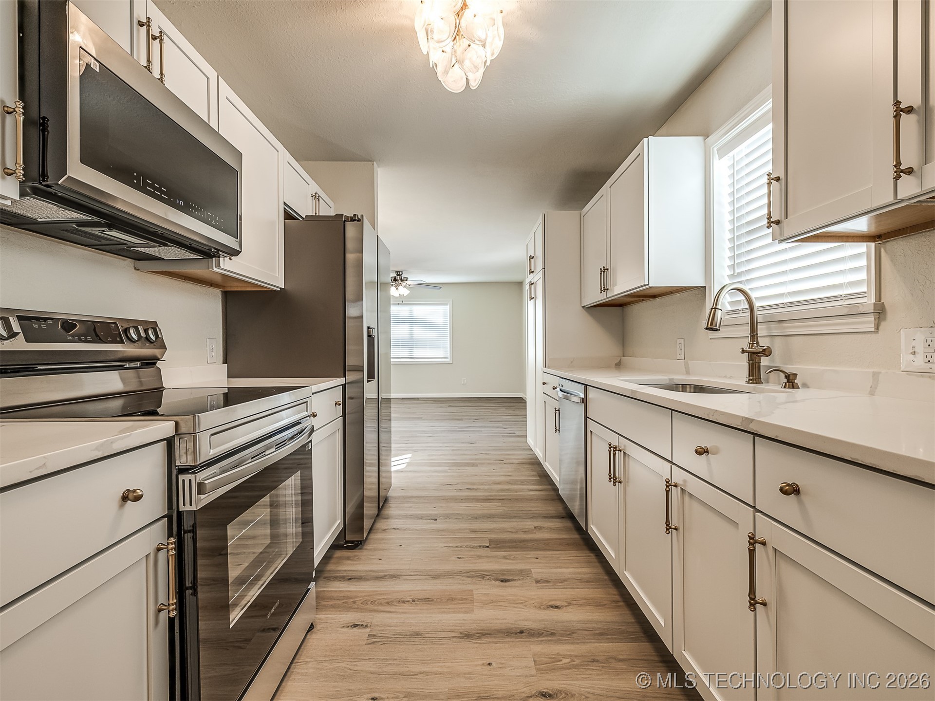 713 W Atlanta Place Property Photo 15