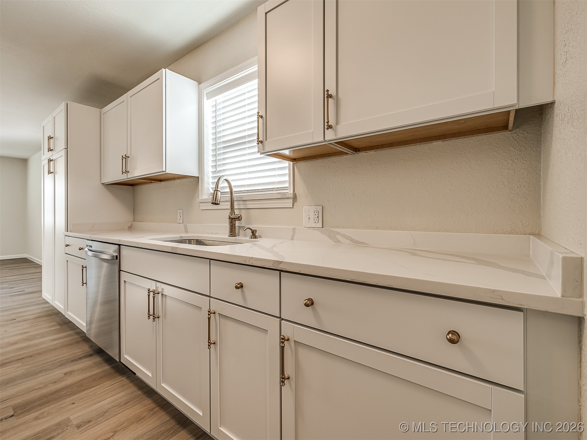 713 W Atlanta Place Property Photo 16