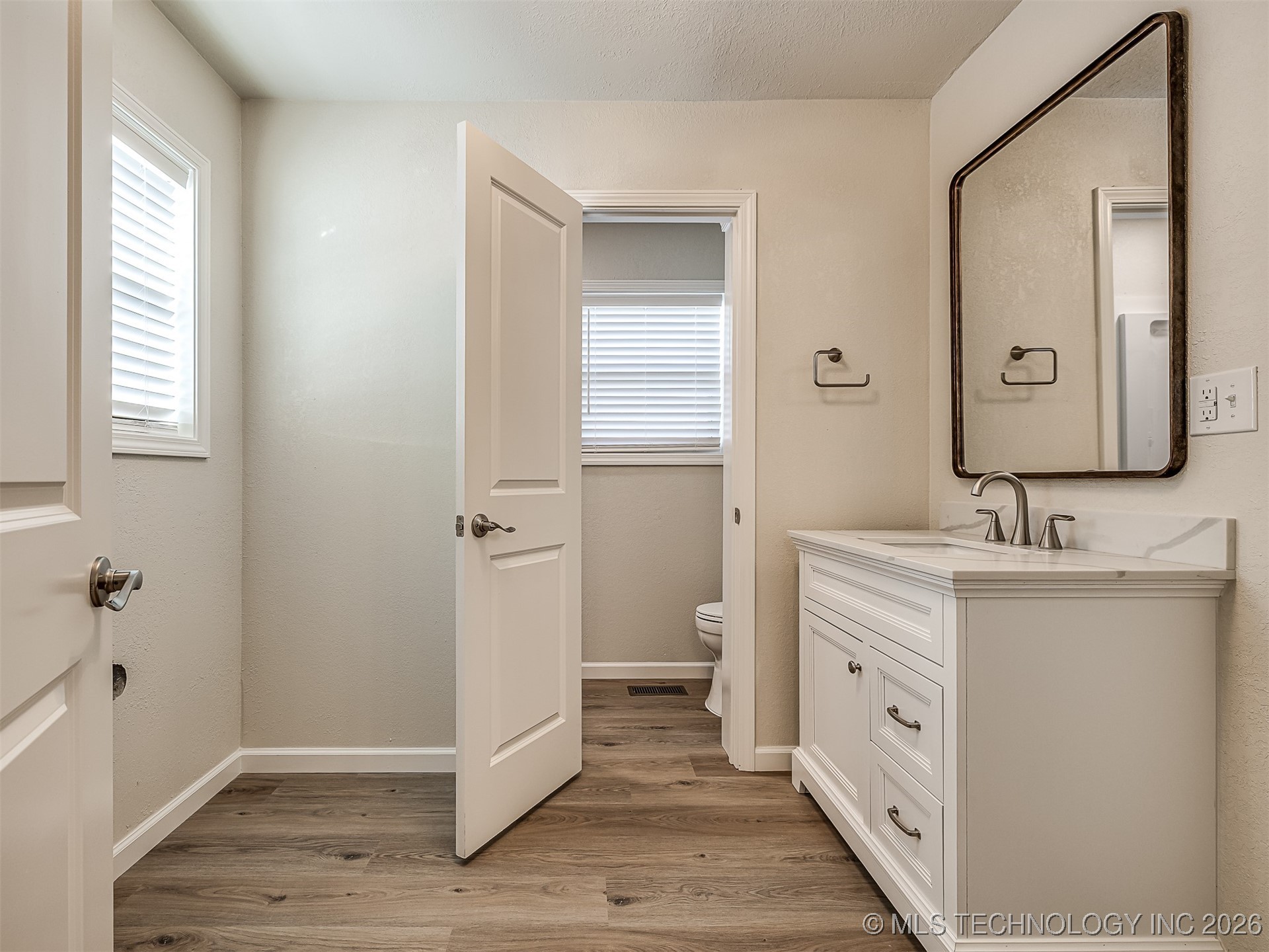 713 W Atlanta Place Property Photo 19