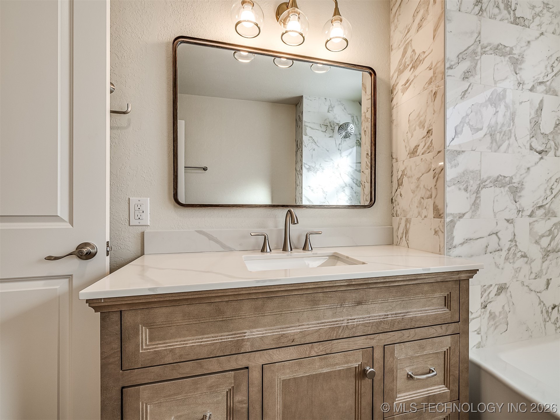 713 W Atlanta Place Property Photo 33