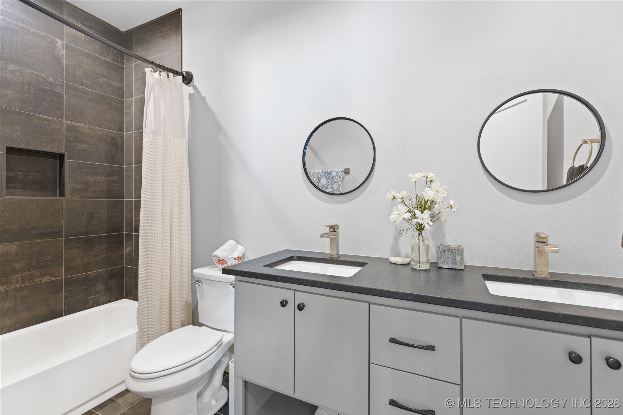 4240 S 289th East Avenue Property Photo 31