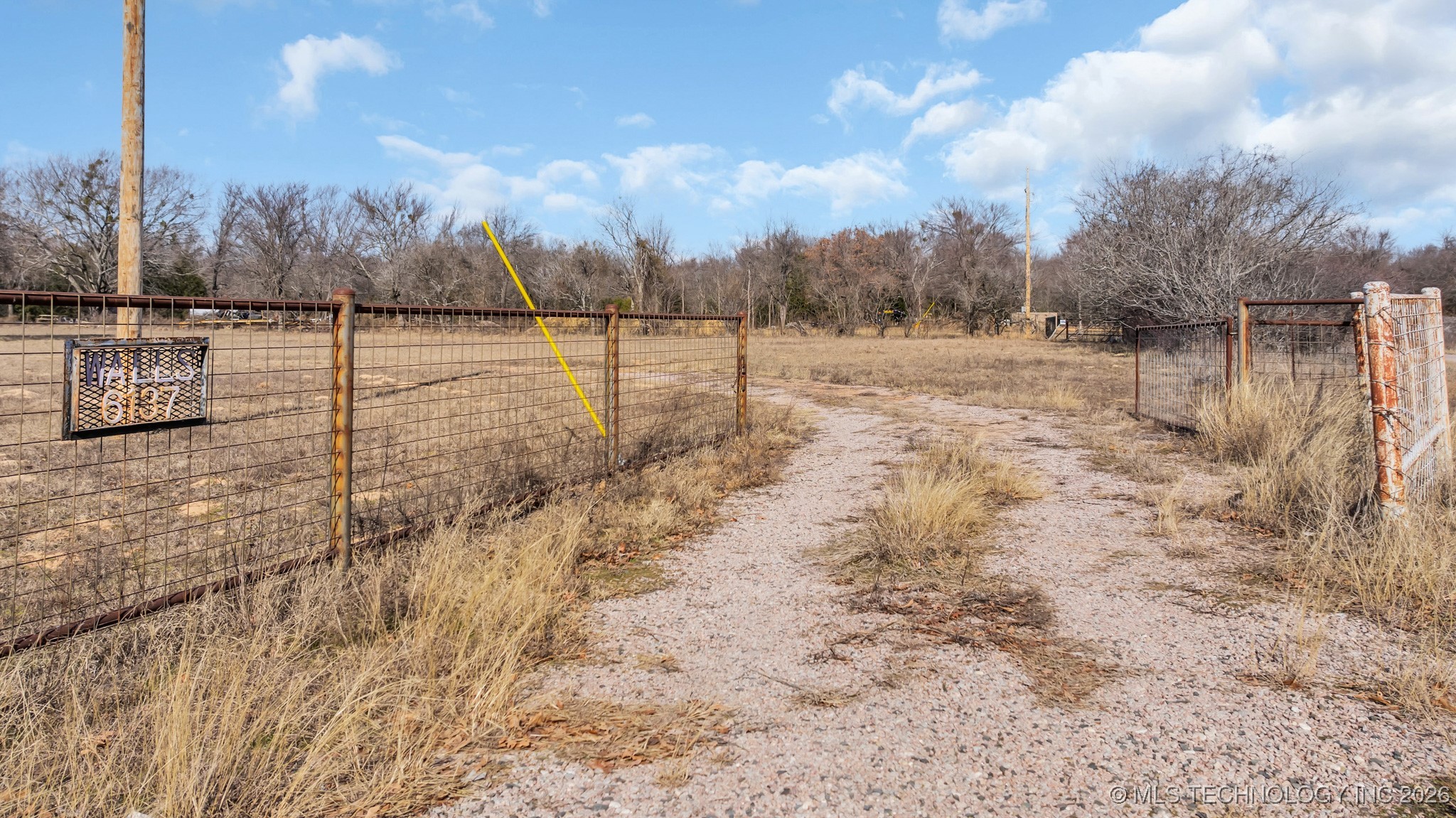 6137 Hummingbird Lane Property Photo 5