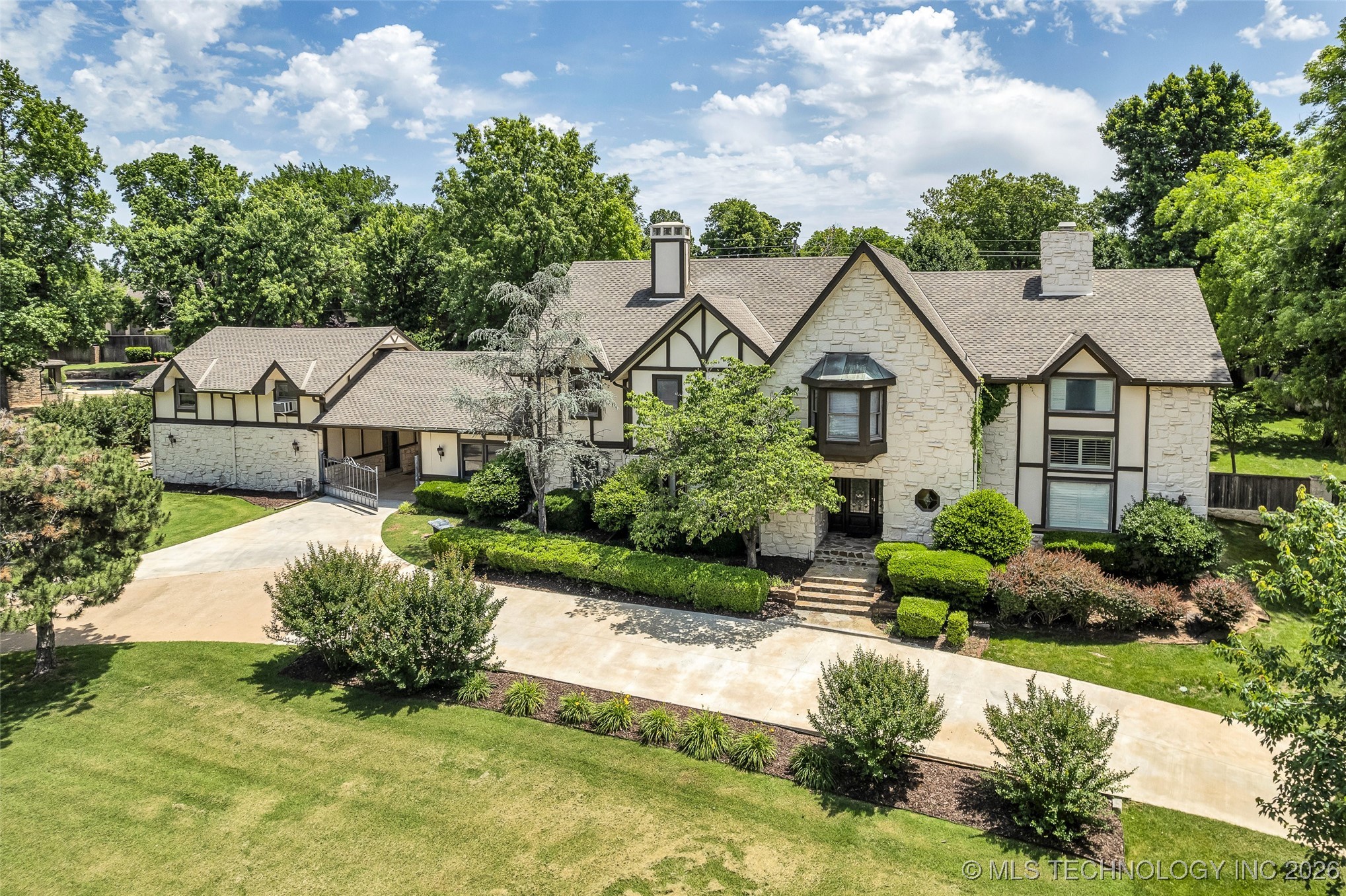 9417 S Gary Avenue Property Photo 2