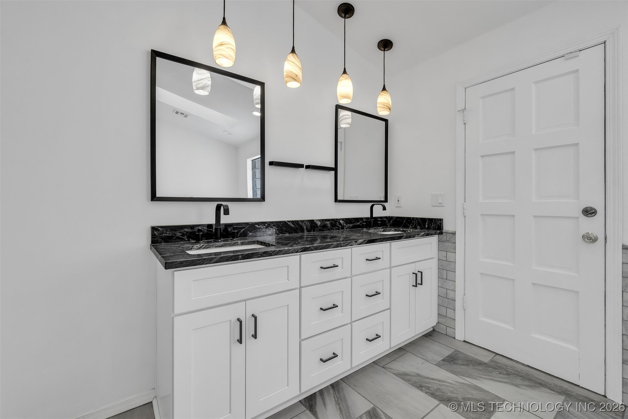 9417 S Gary Avenue Property Photo 56