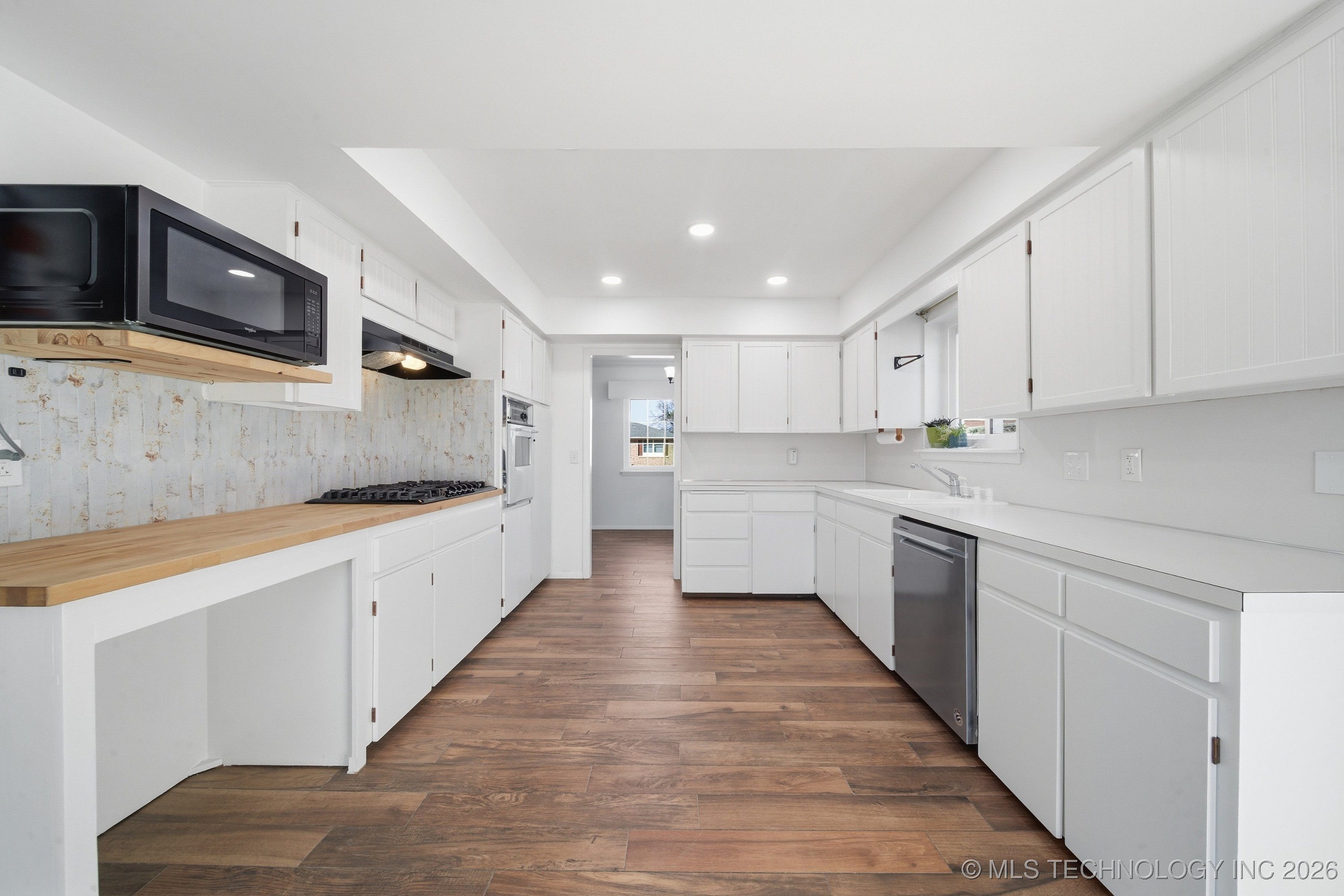 6534 E 56th Place Property Photo 16