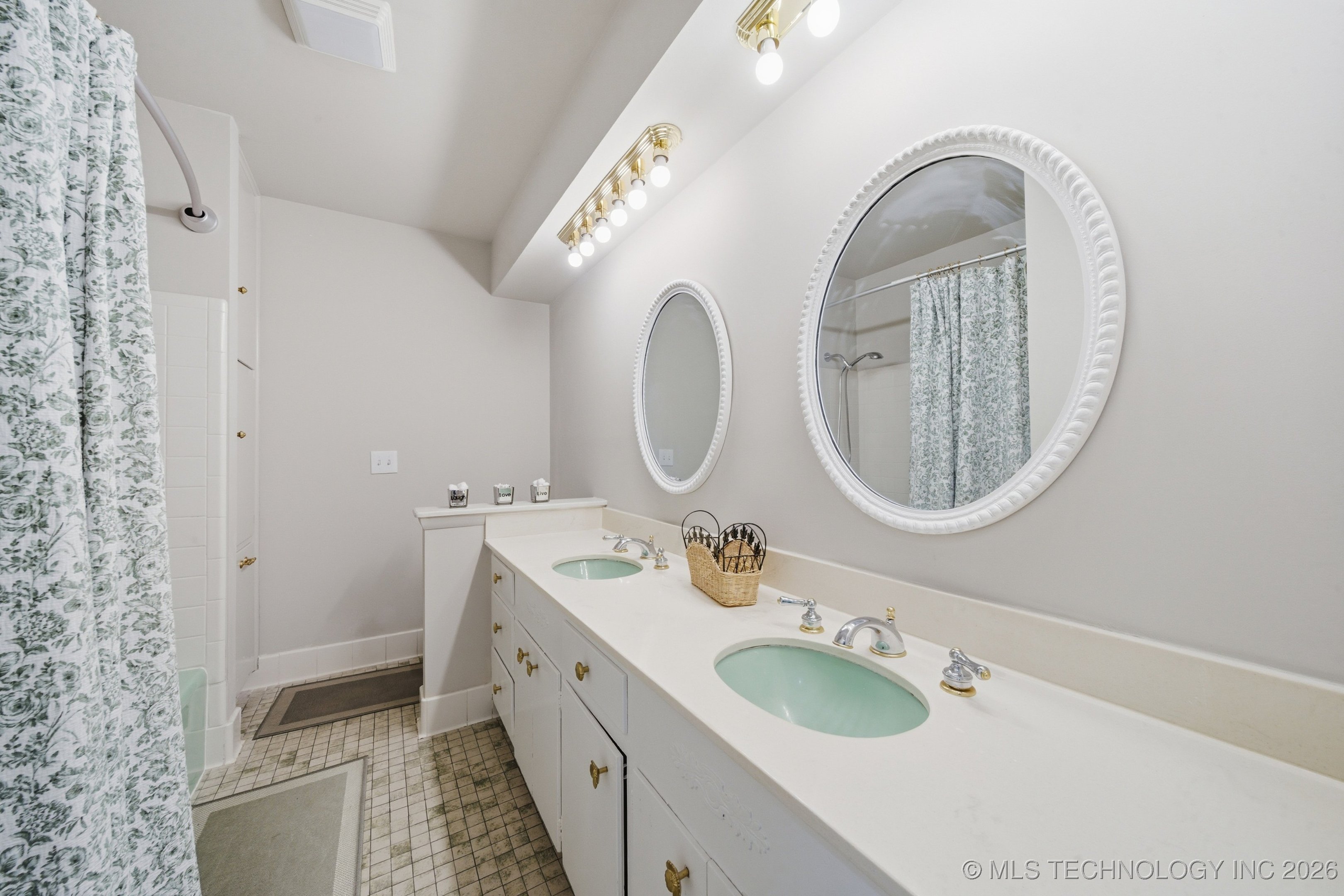 6534 E 56th Place Property Photo 29