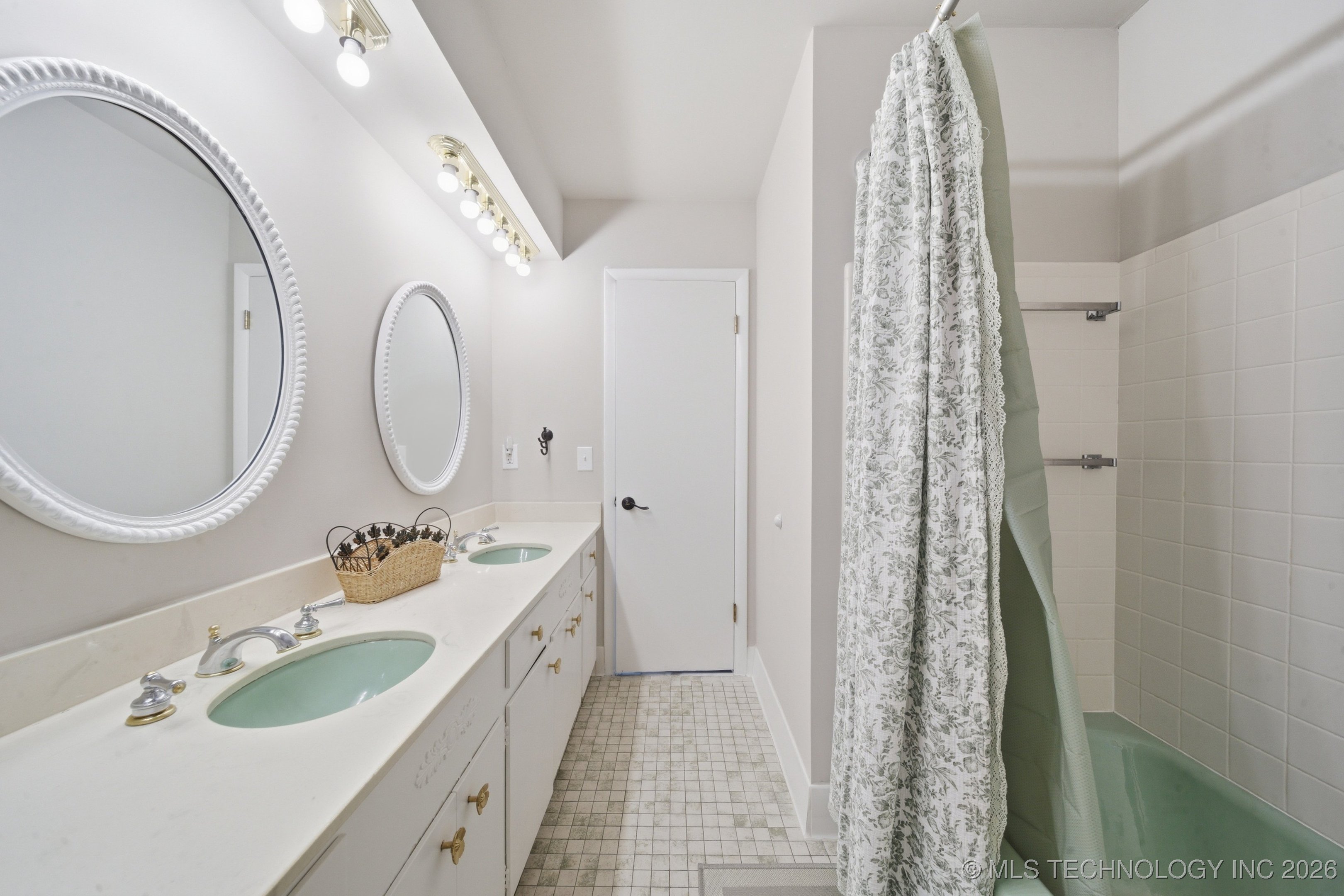 6534 E 56th Place Property Photo 30