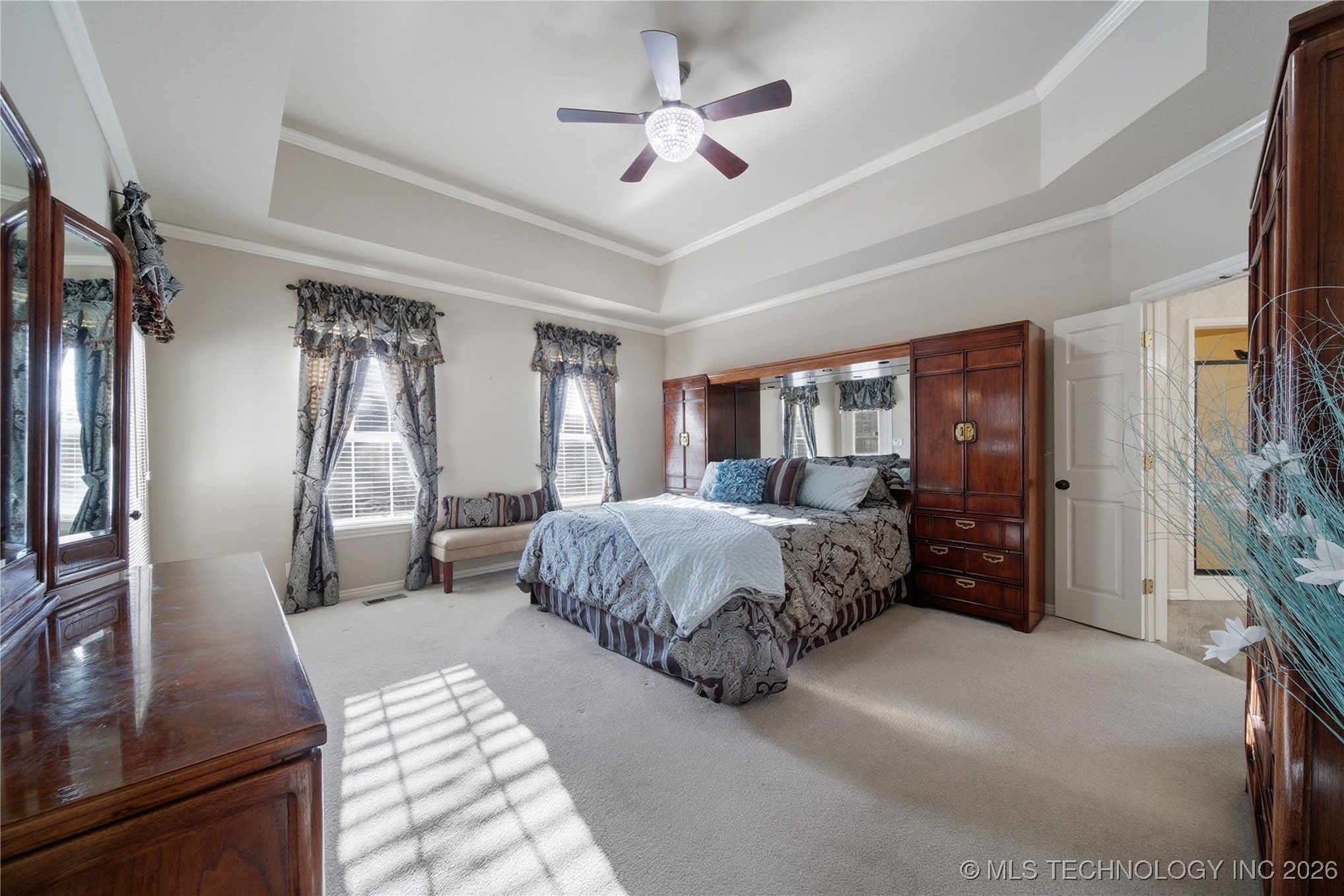 9021 S Maplewood Avenue Property Photo 5