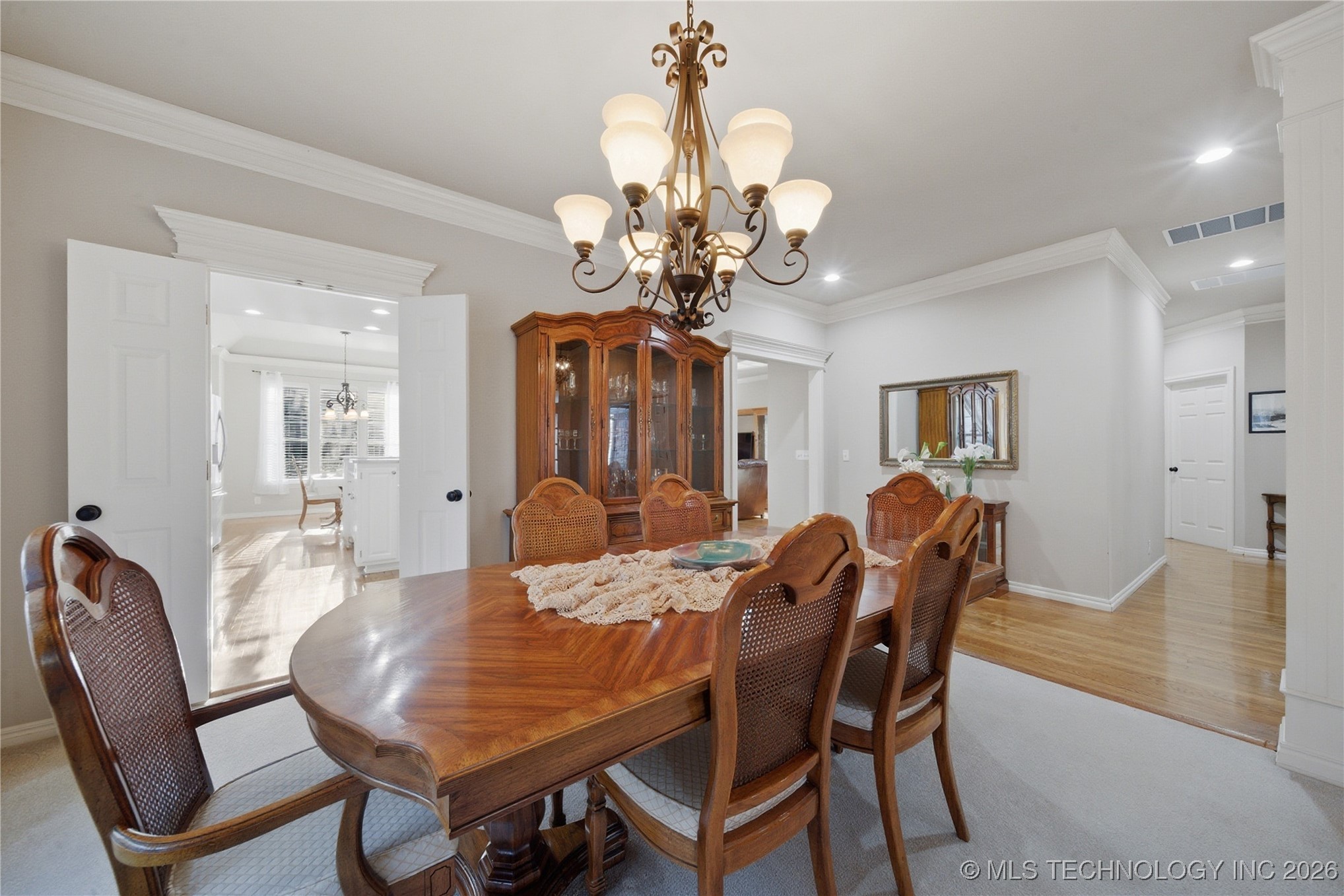 9021 S Maplewood Avenue Property Photo 11