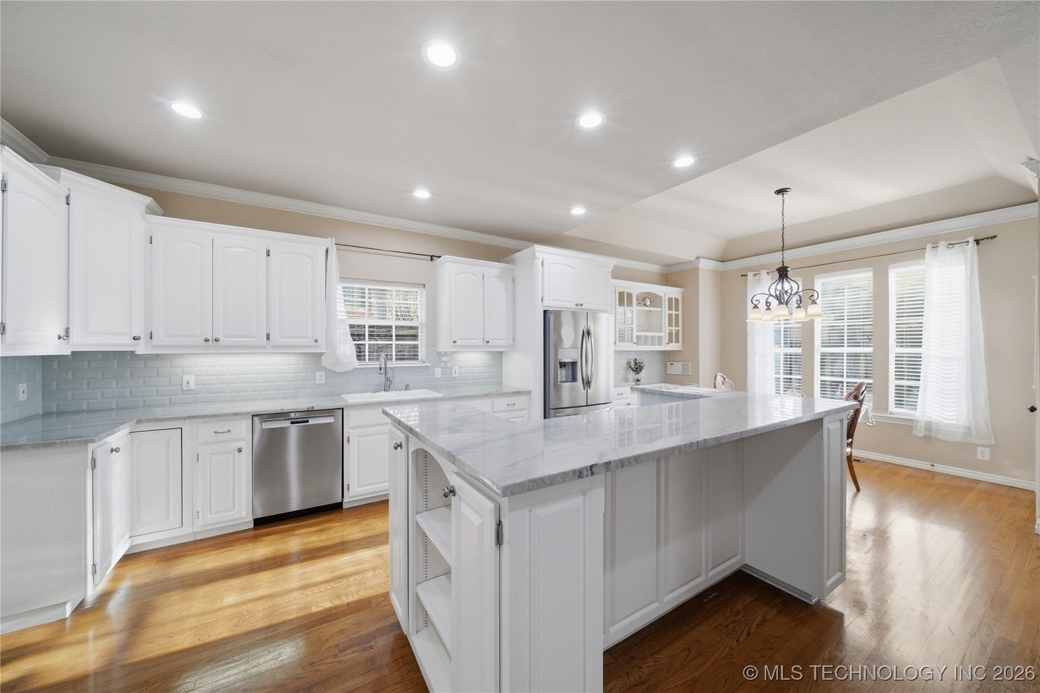 9021 S Maplewood Avenue Property Photo 14