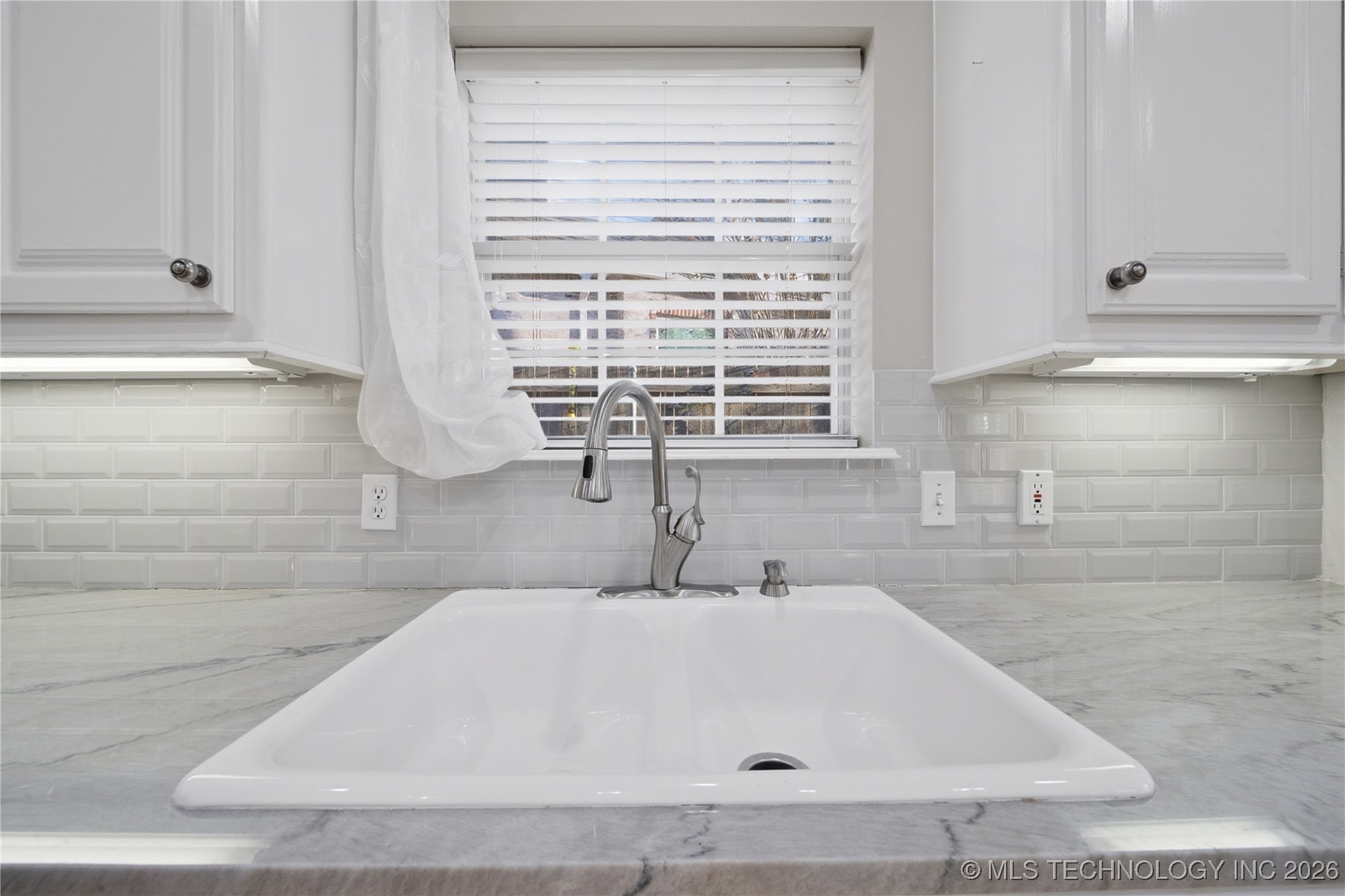 9021 S Maplewood Avenue Property Photo 16