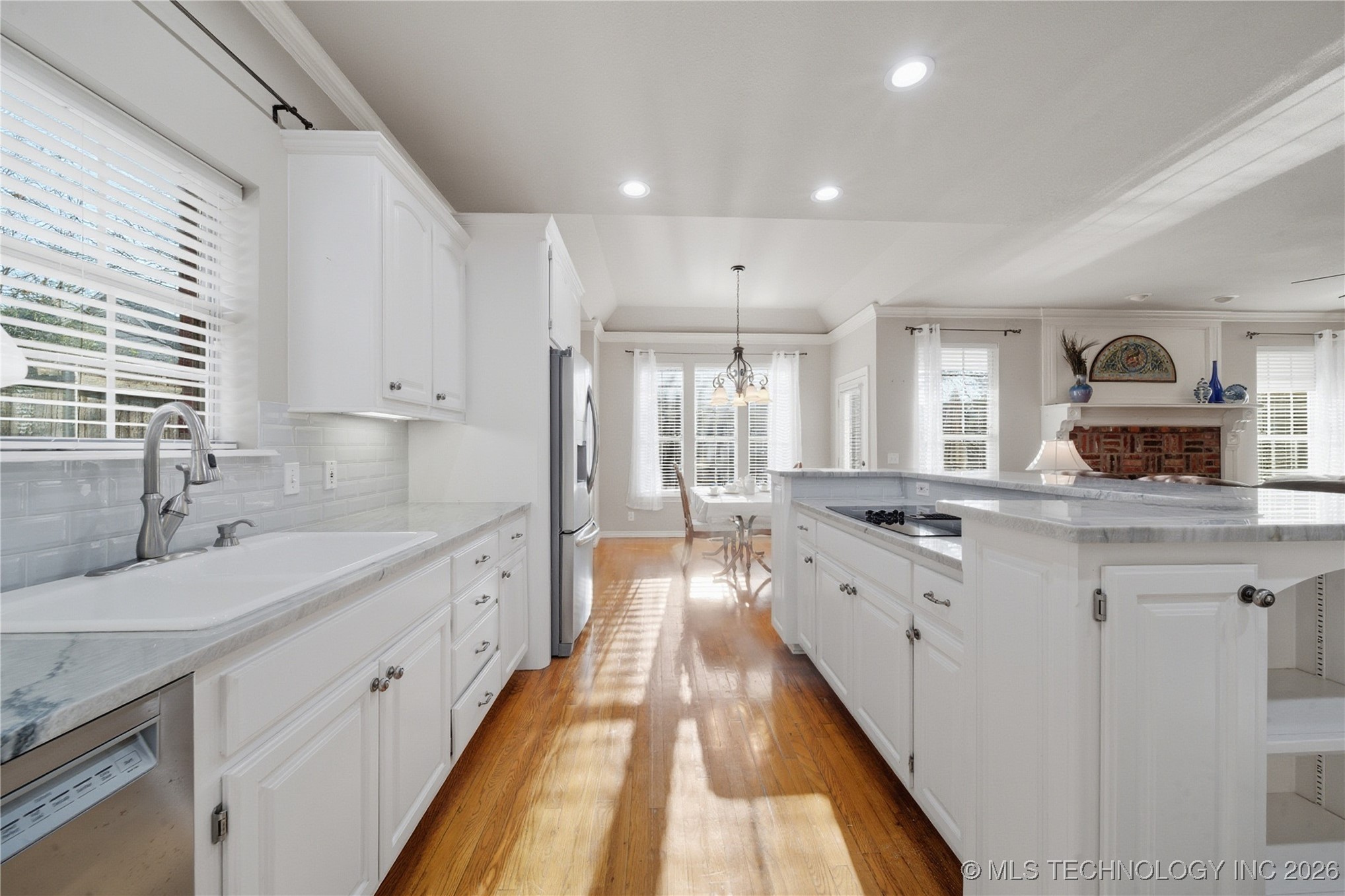 9021 S Maplewood Avenue Property Photo 17