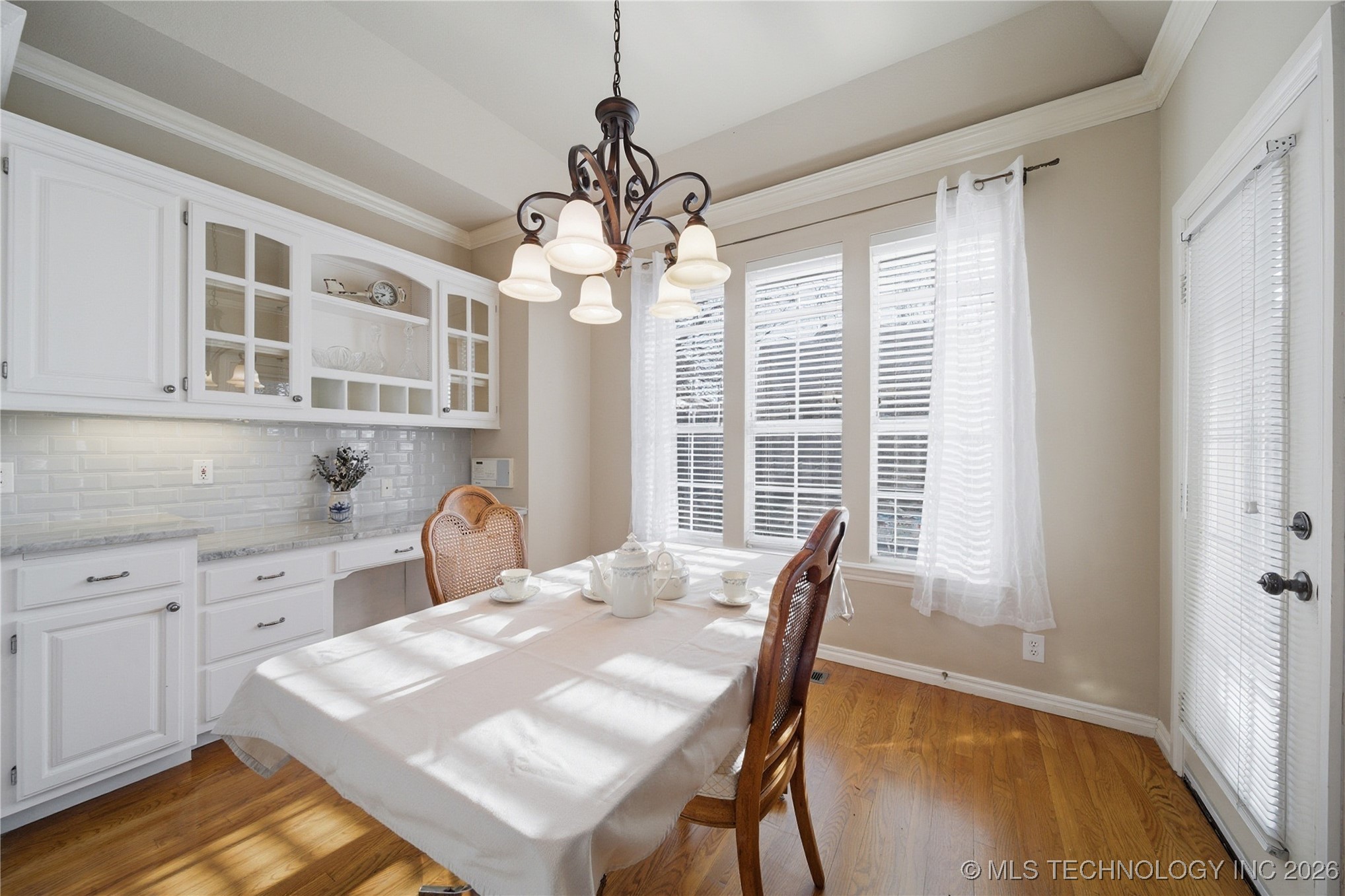 9021 S Maplewood Avenue Property Photo 18