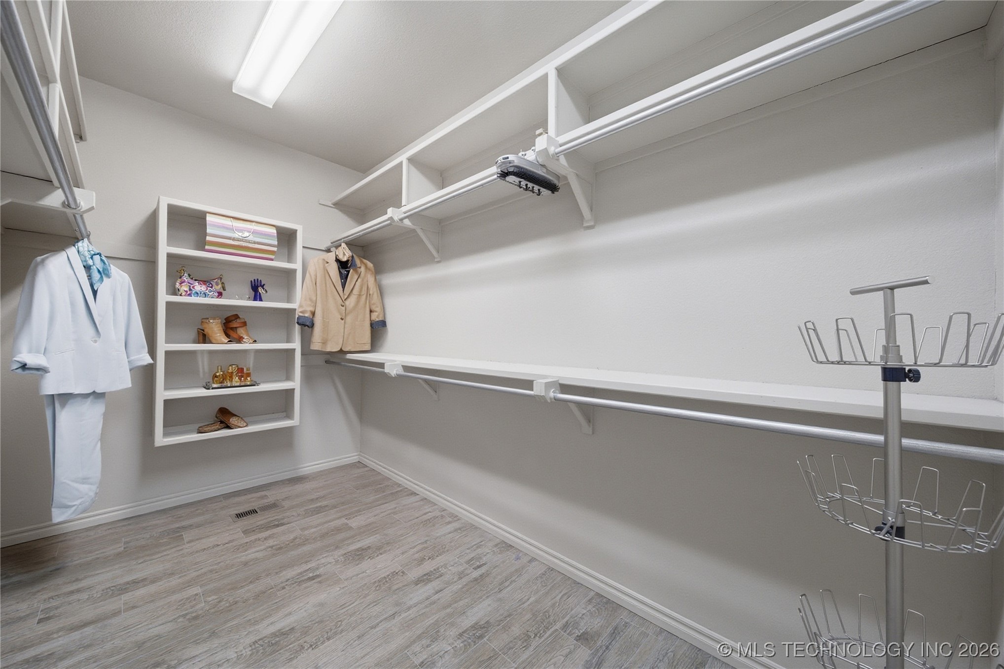 9021 S Maplewood Avenue Property Photo 23