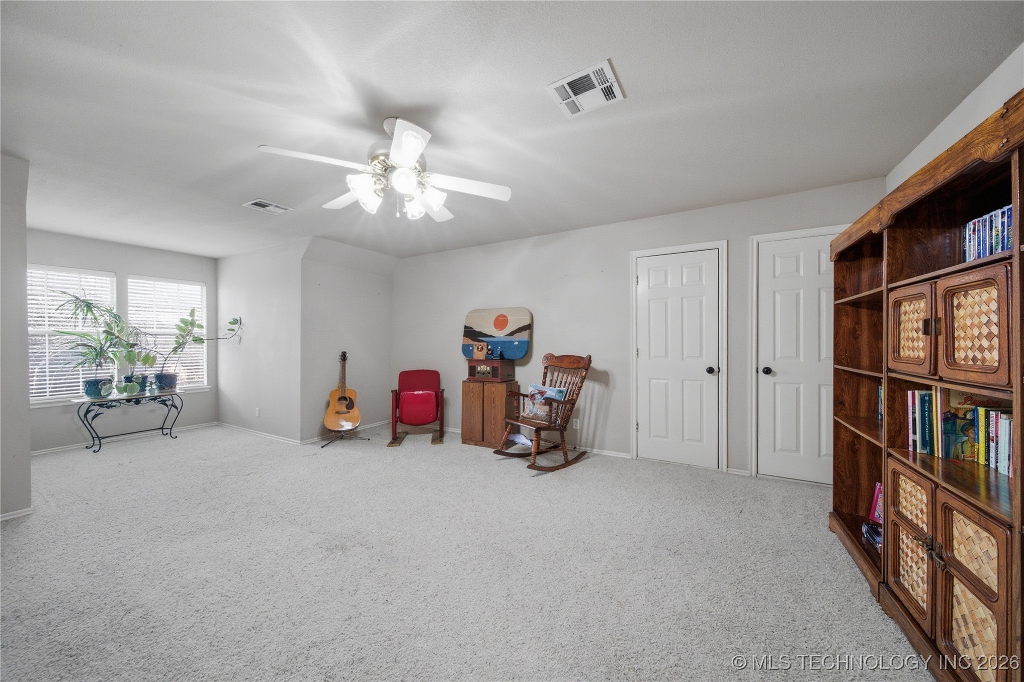 9021 S Maplewood Avenue Property Photo 27