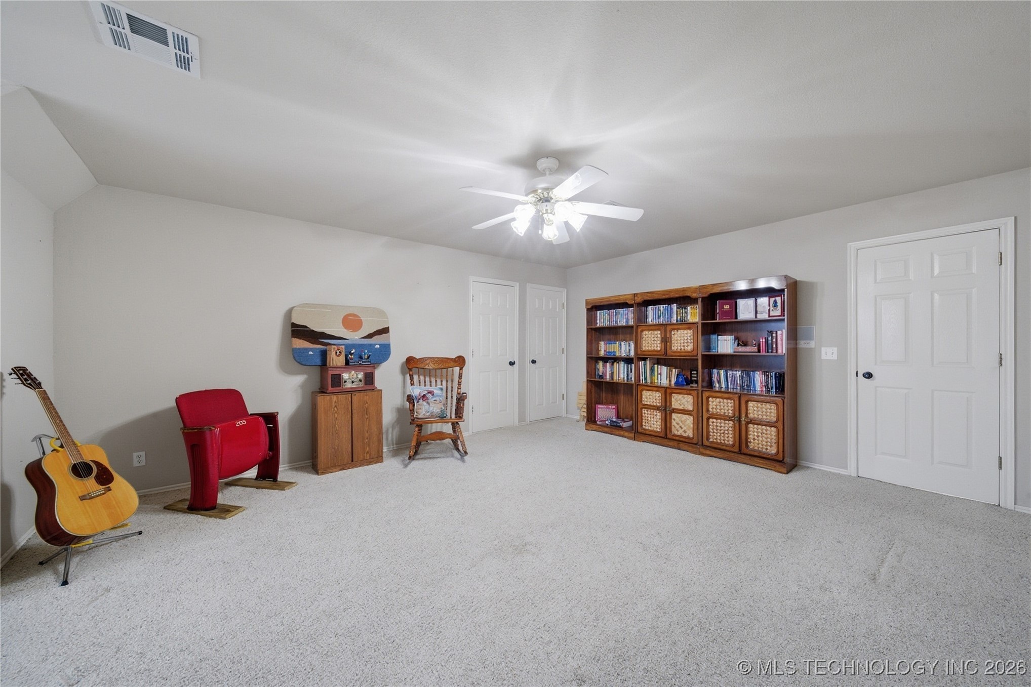 9021 S Maplewood Avenue Property Photo 28