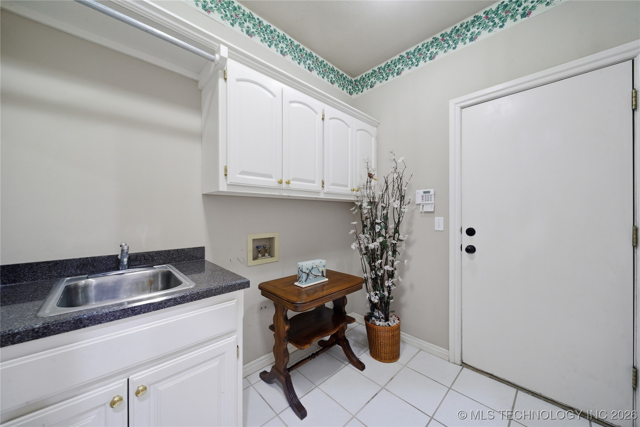 9021 S Maplewood Avenue Property Photo 34