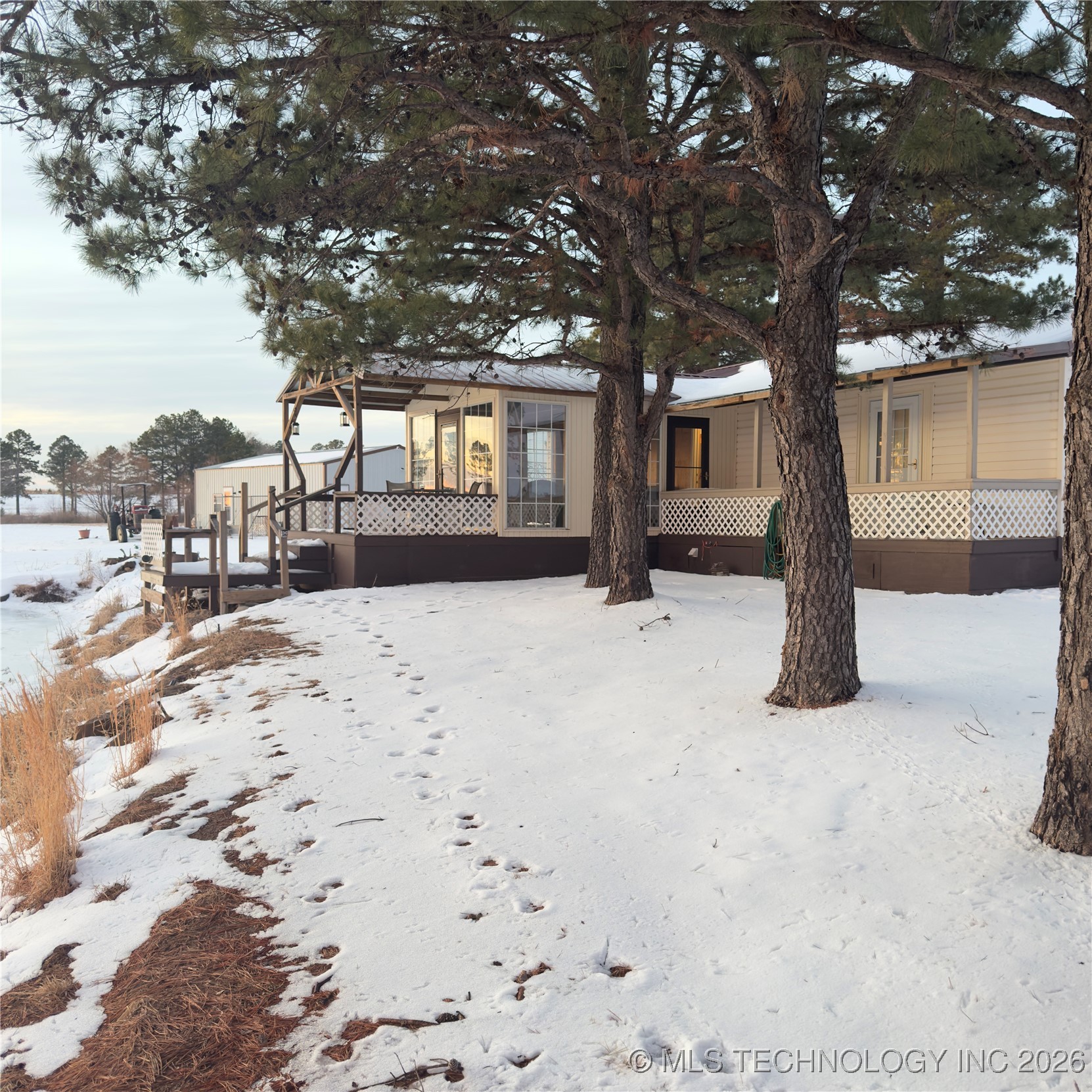 384105 E 1040 Property Photo 6