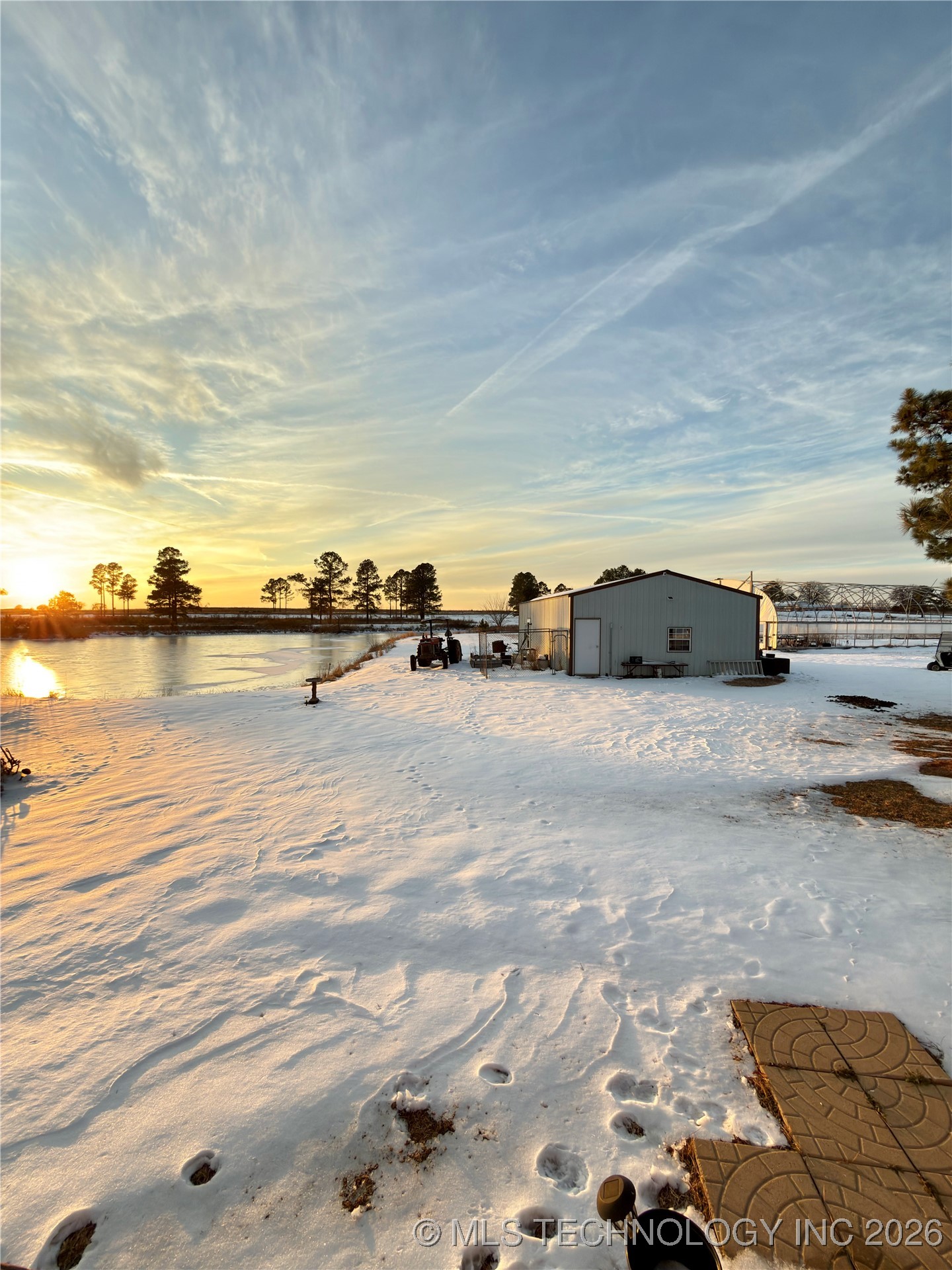 384105 E 1040 Property Photo 9