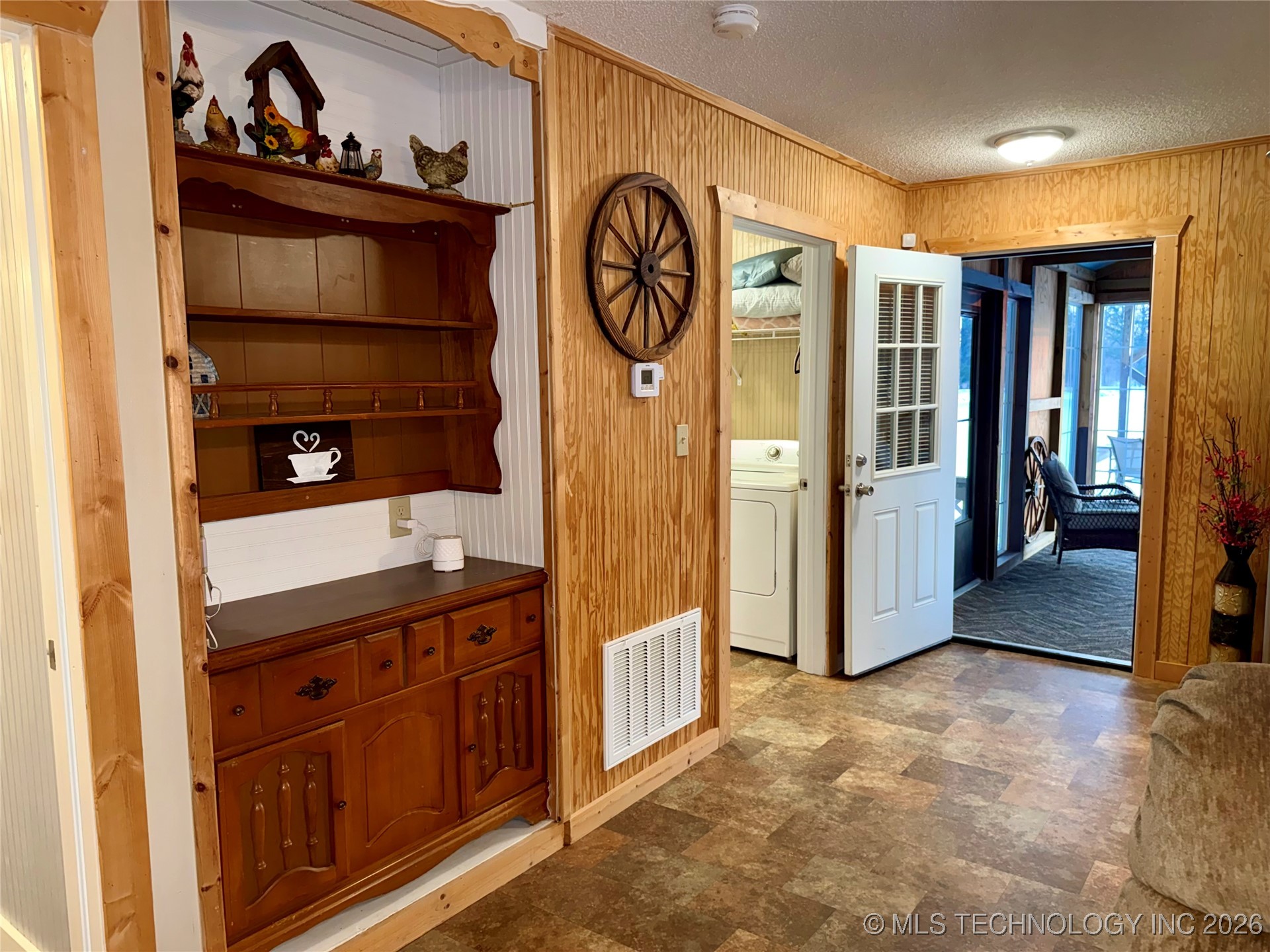 384105 E 1040 Property Photo 15