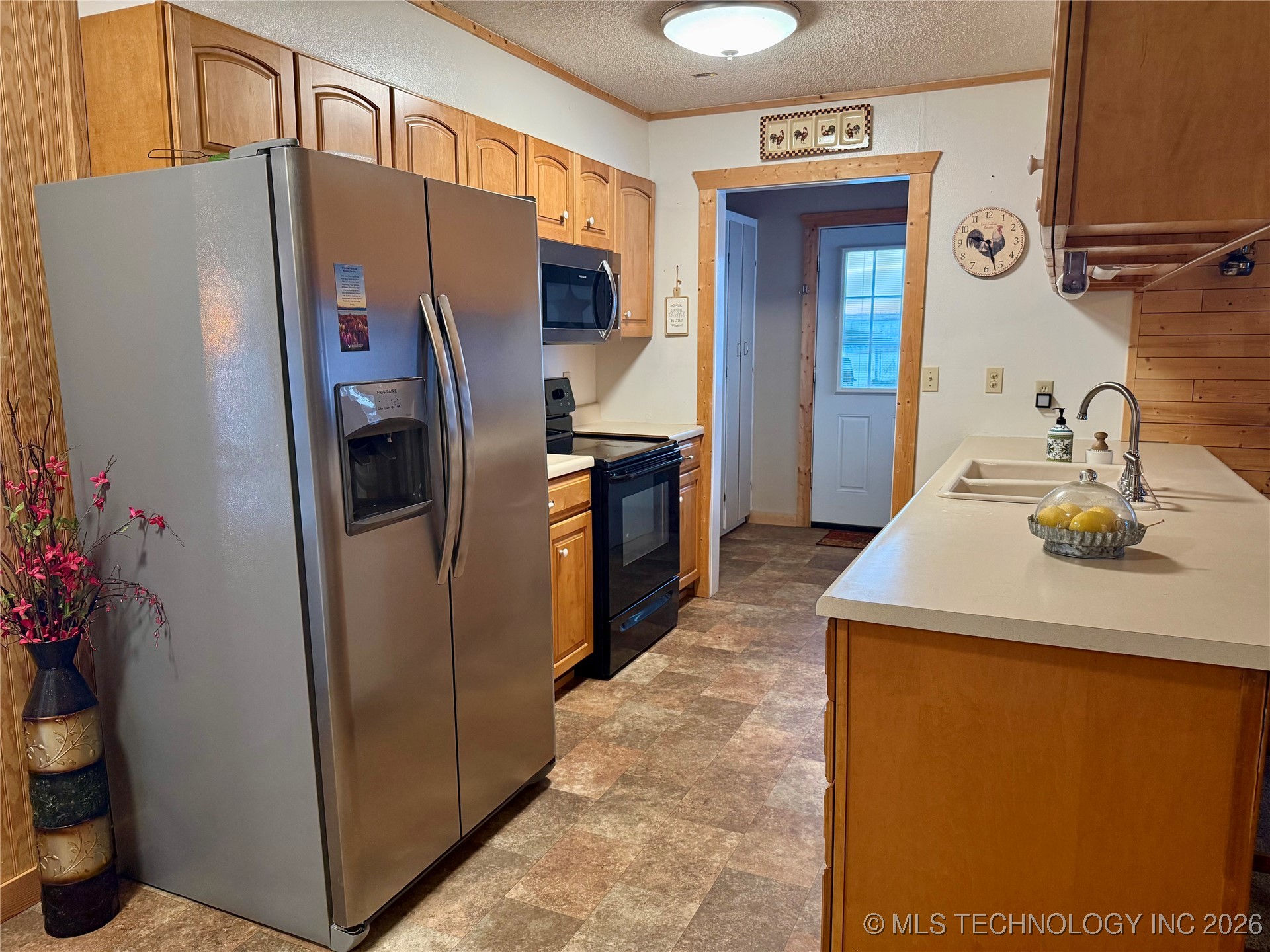 384105 E 1040 Property Photo 16