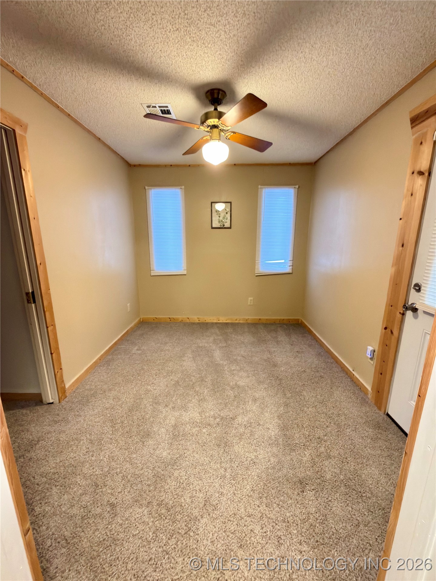 384105 E 1040 Property Photo 18