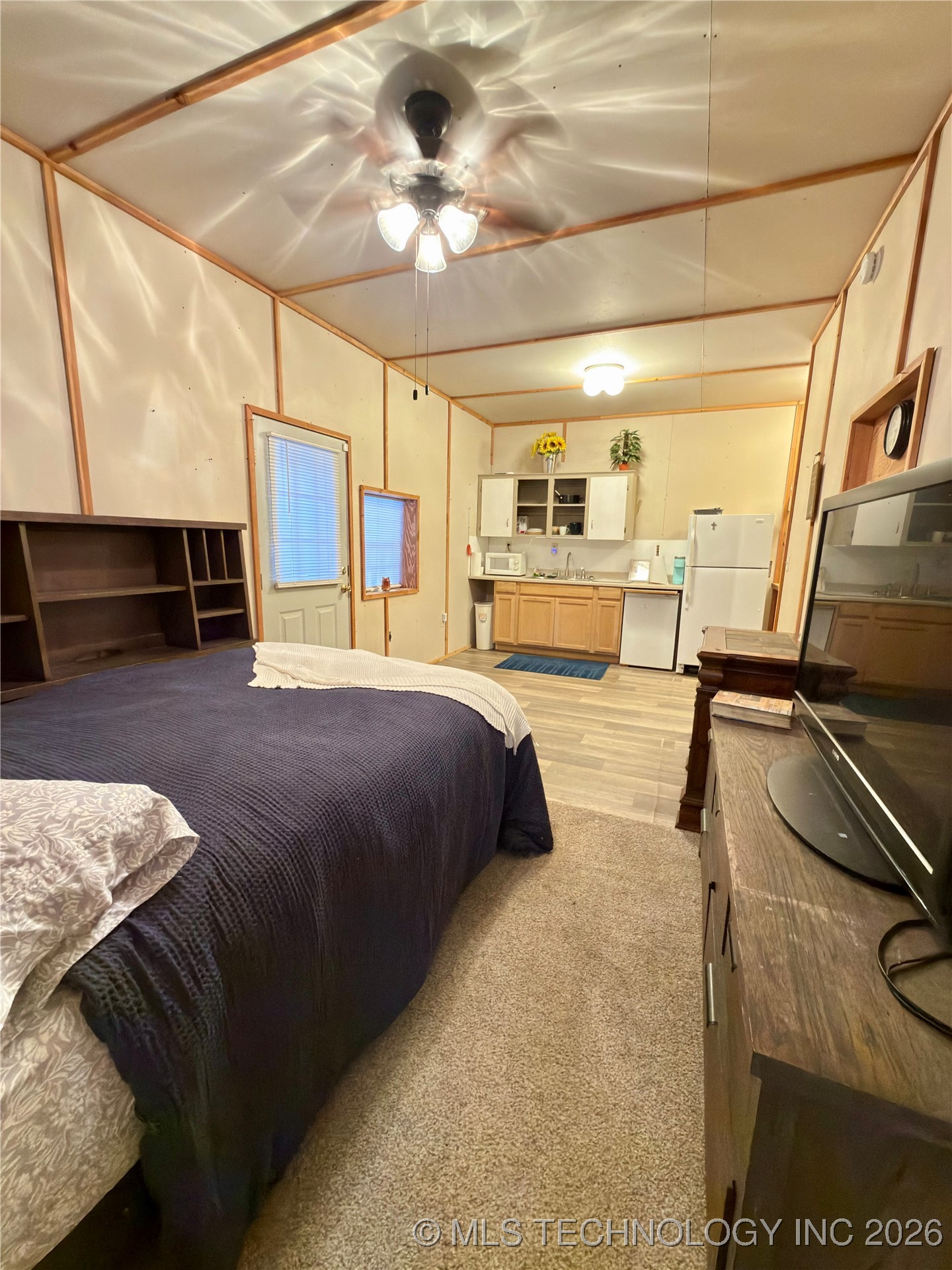 384105 E 1040 Property Photo 24