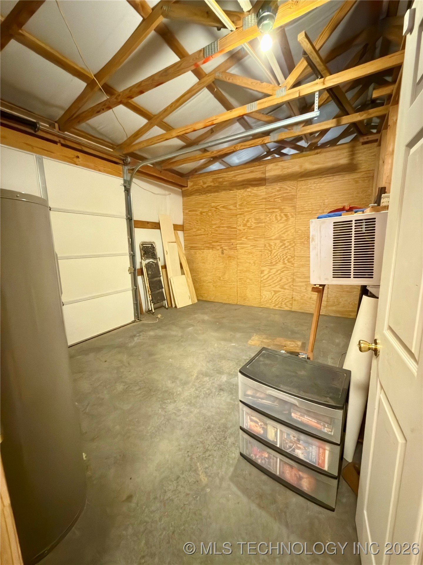 384105 E 1040 Property Photo 27