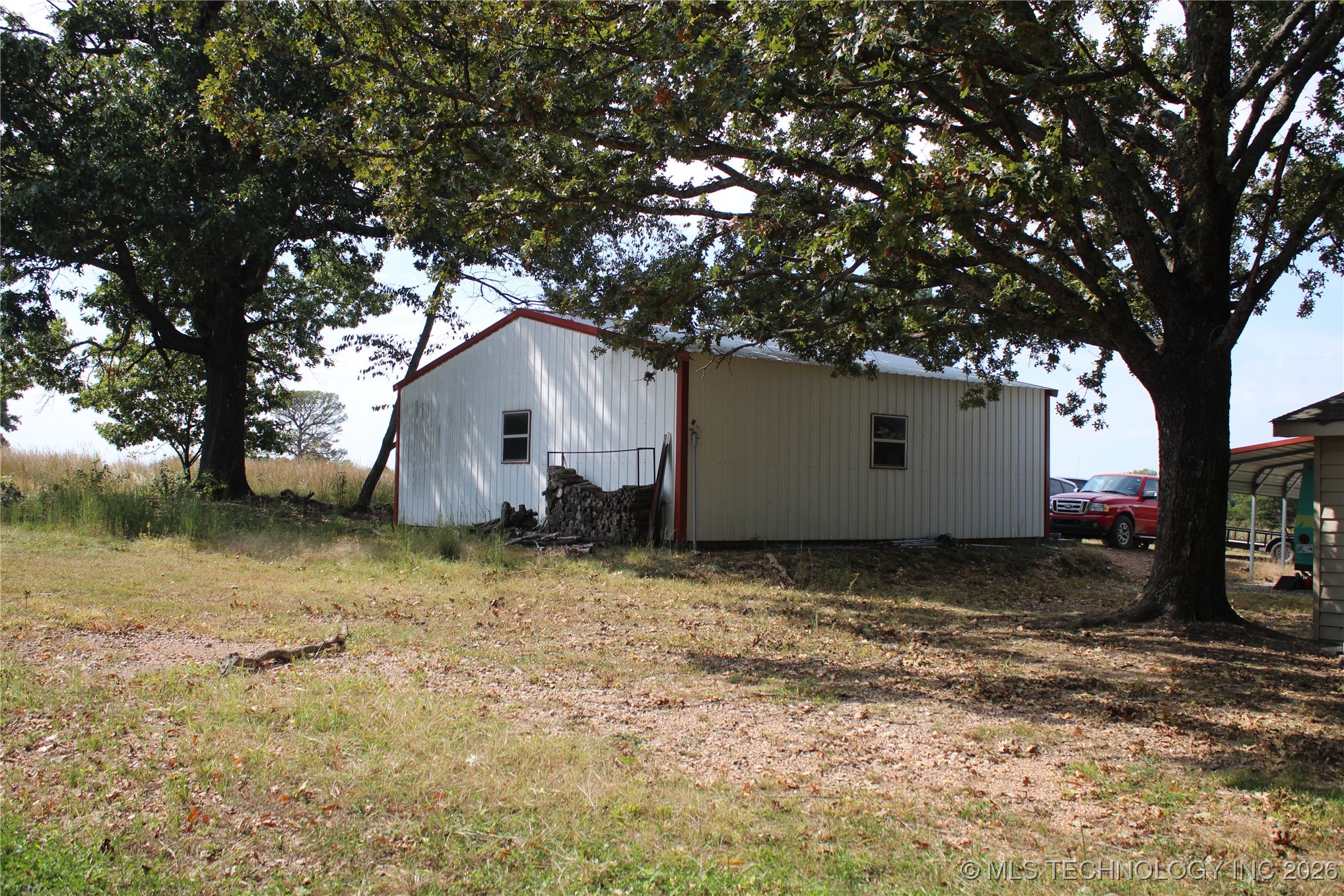 57298 S 608 Road Property Photo 2