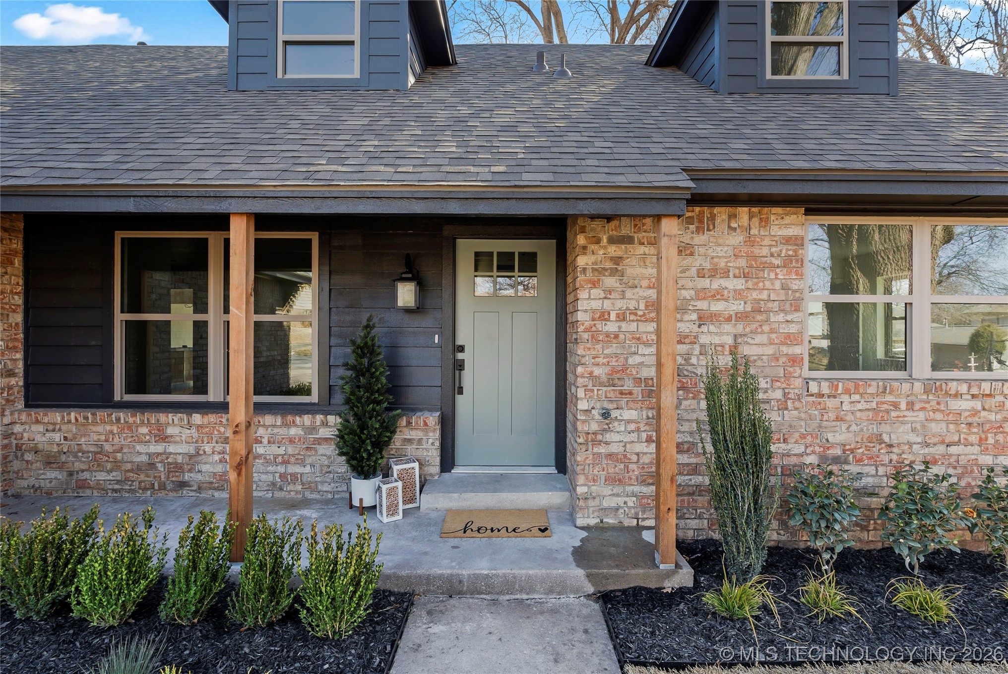 3124 79th Street Property Photo 2