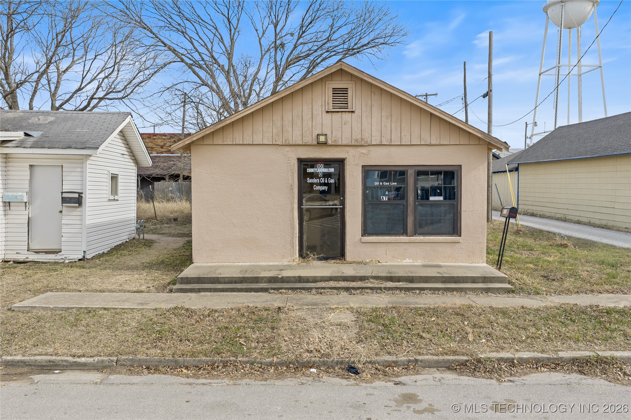 101 S 4th Property Photo 1