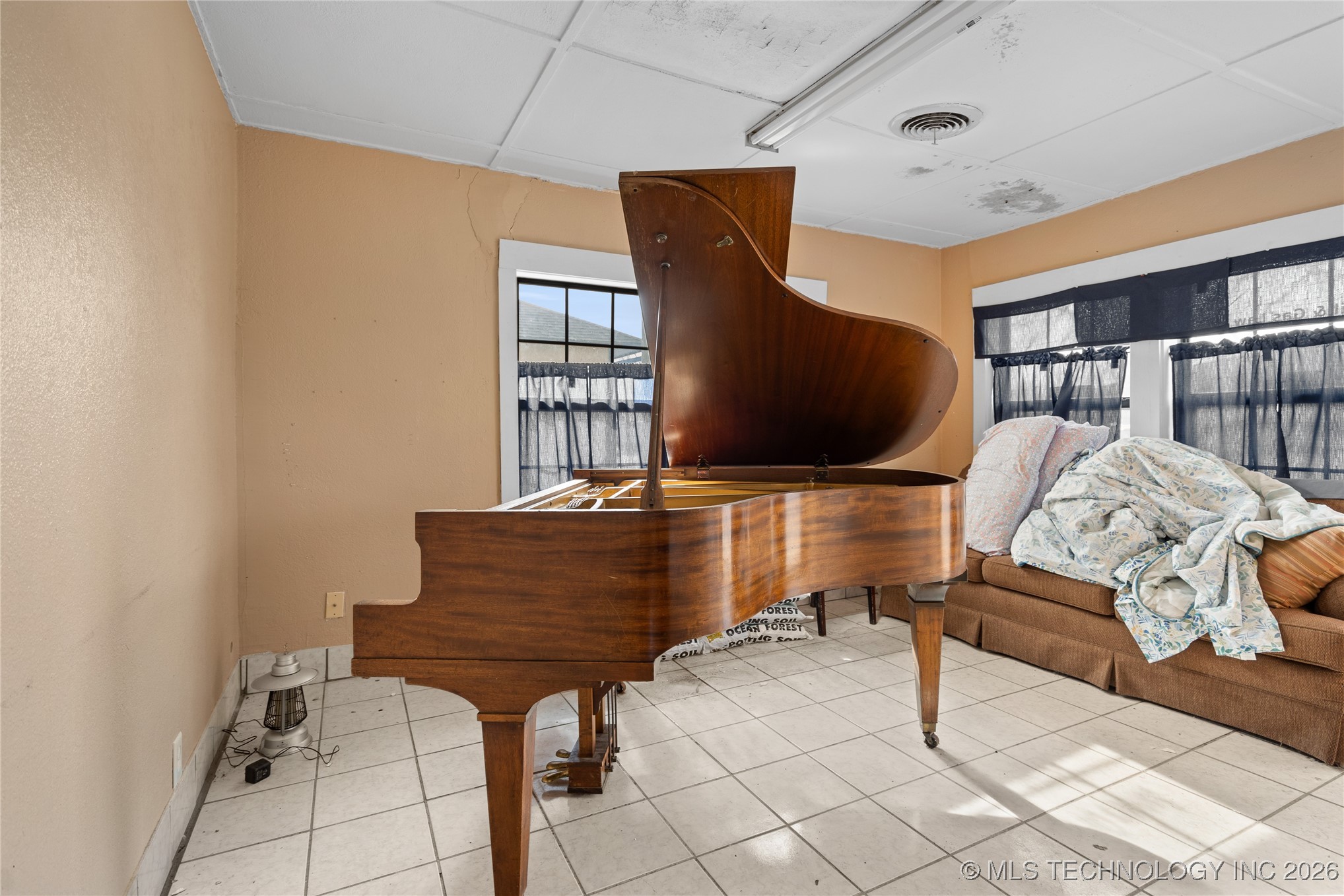 101 S 4th Property Photo 4