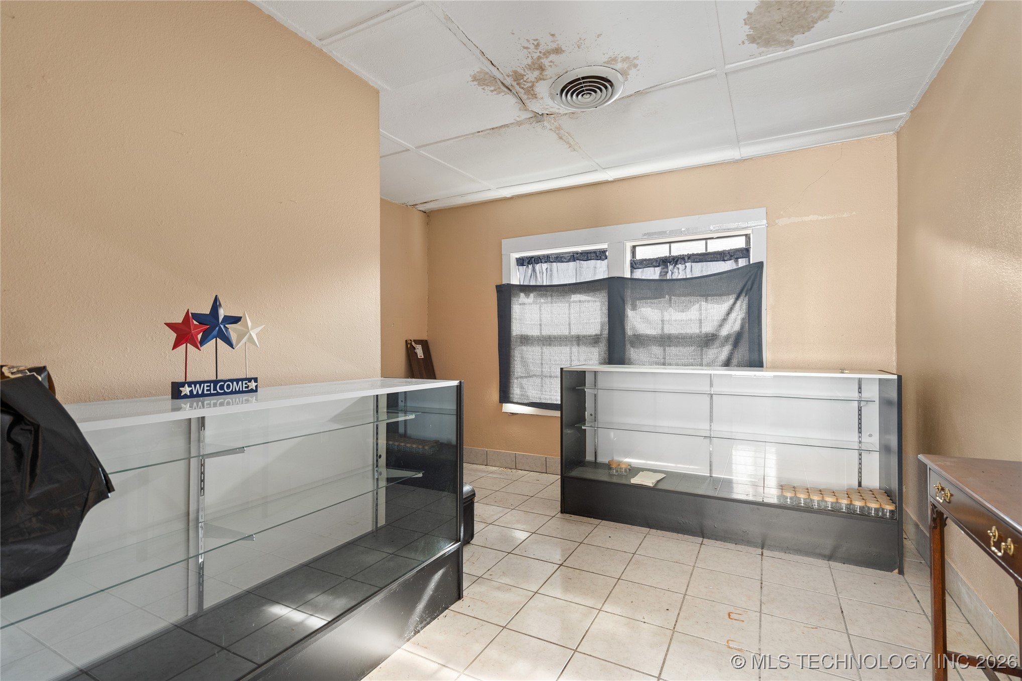 101 S 4th Property Photo 8