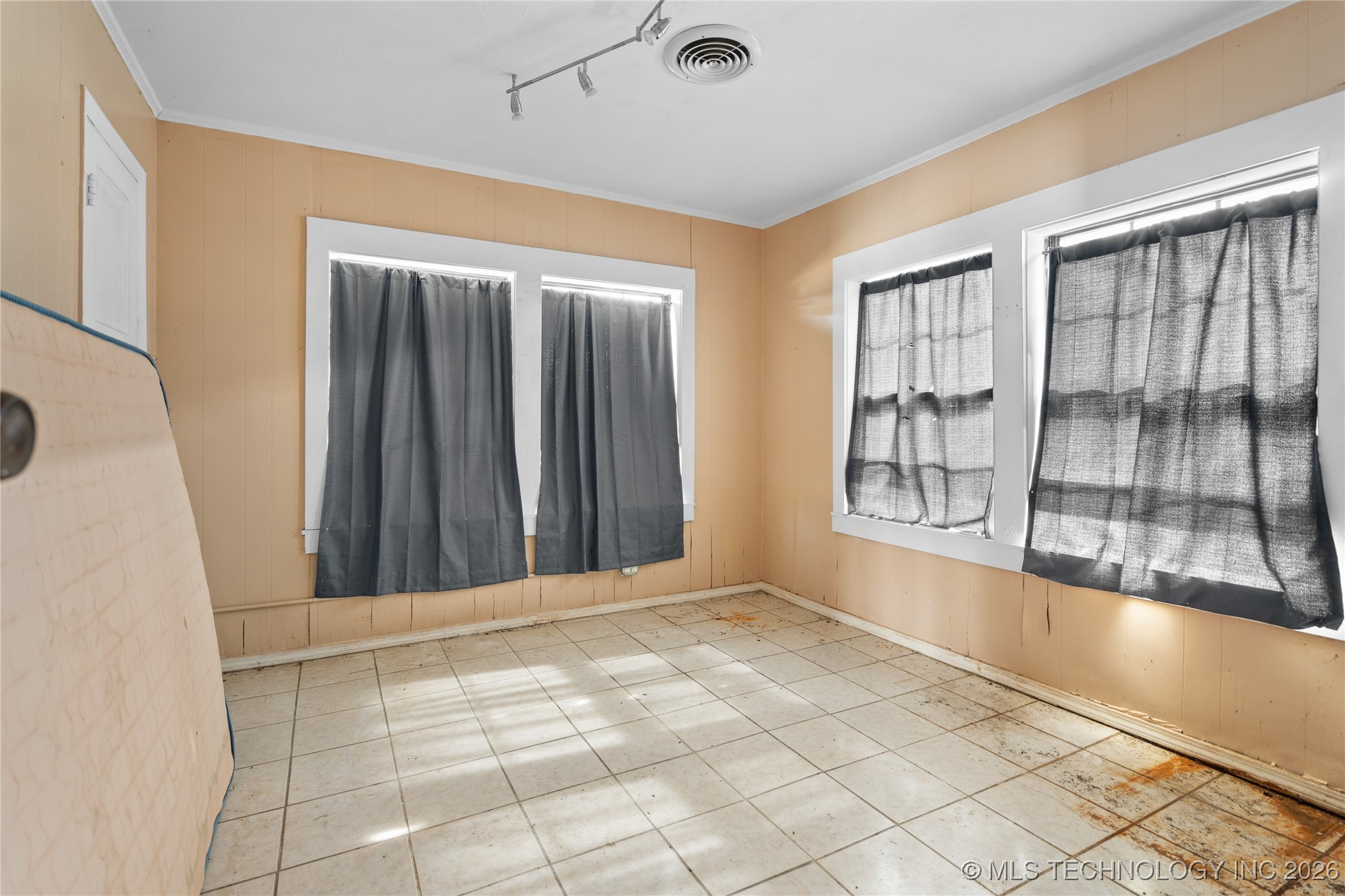 101 S 4th Property Photo 10