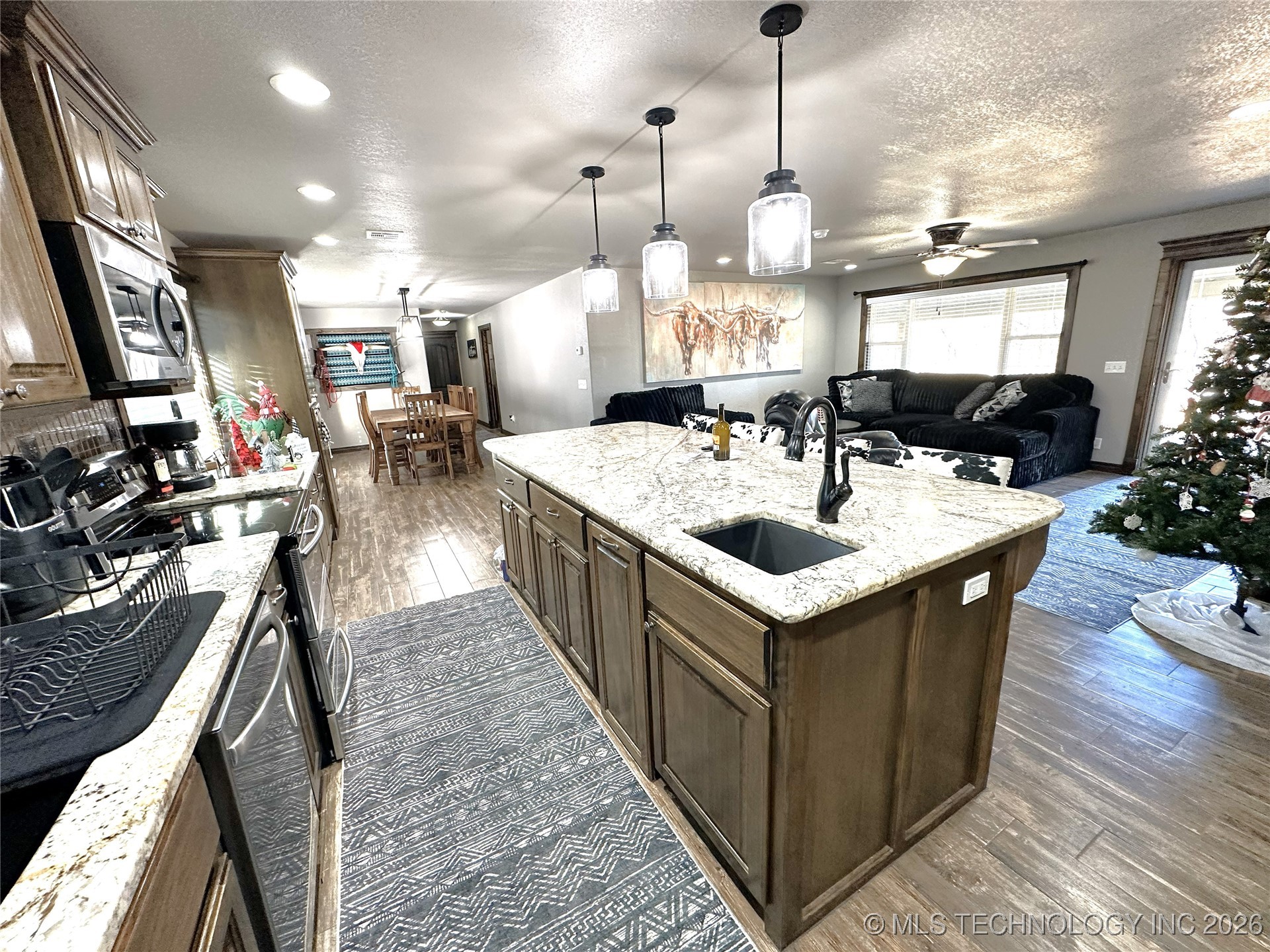 422985 E 1080 Property Photo 5