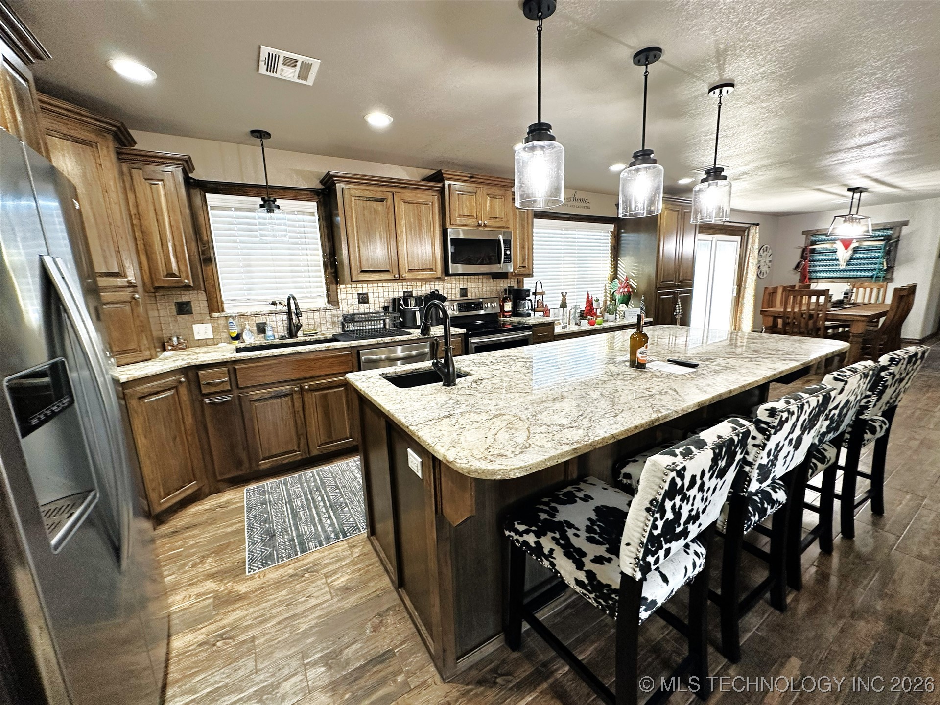 422985 E 1080 Property Photo 6