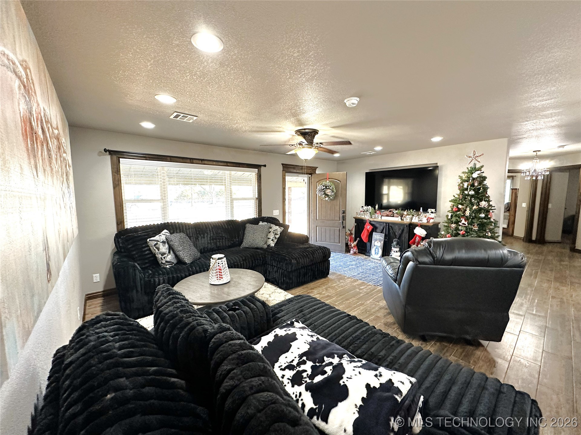 422985 E 1080 Property Photo 11