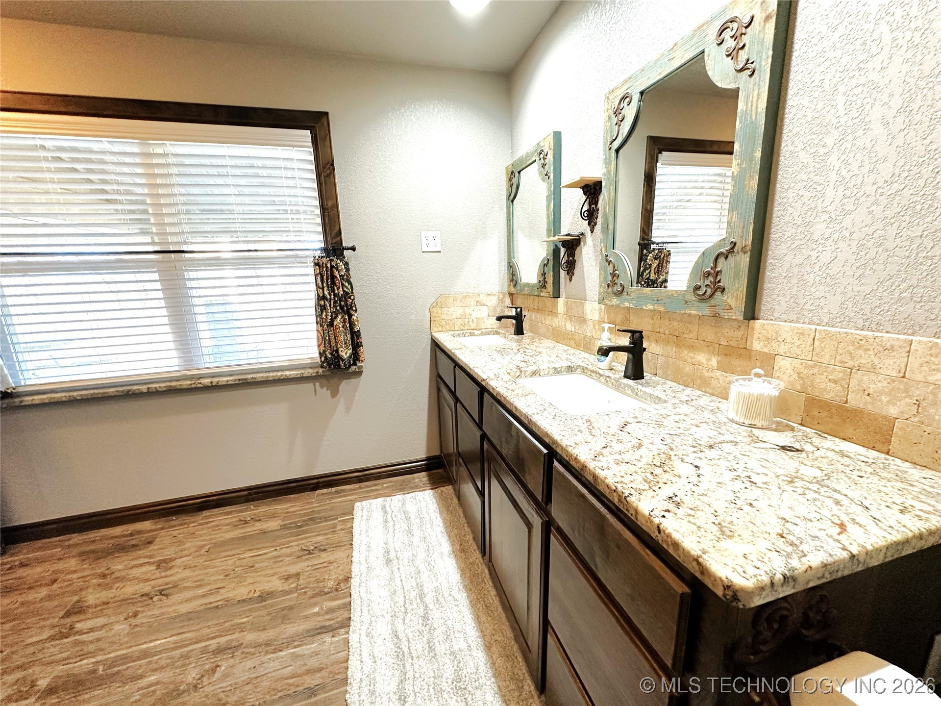 422985 E 1080 Property Photo 22