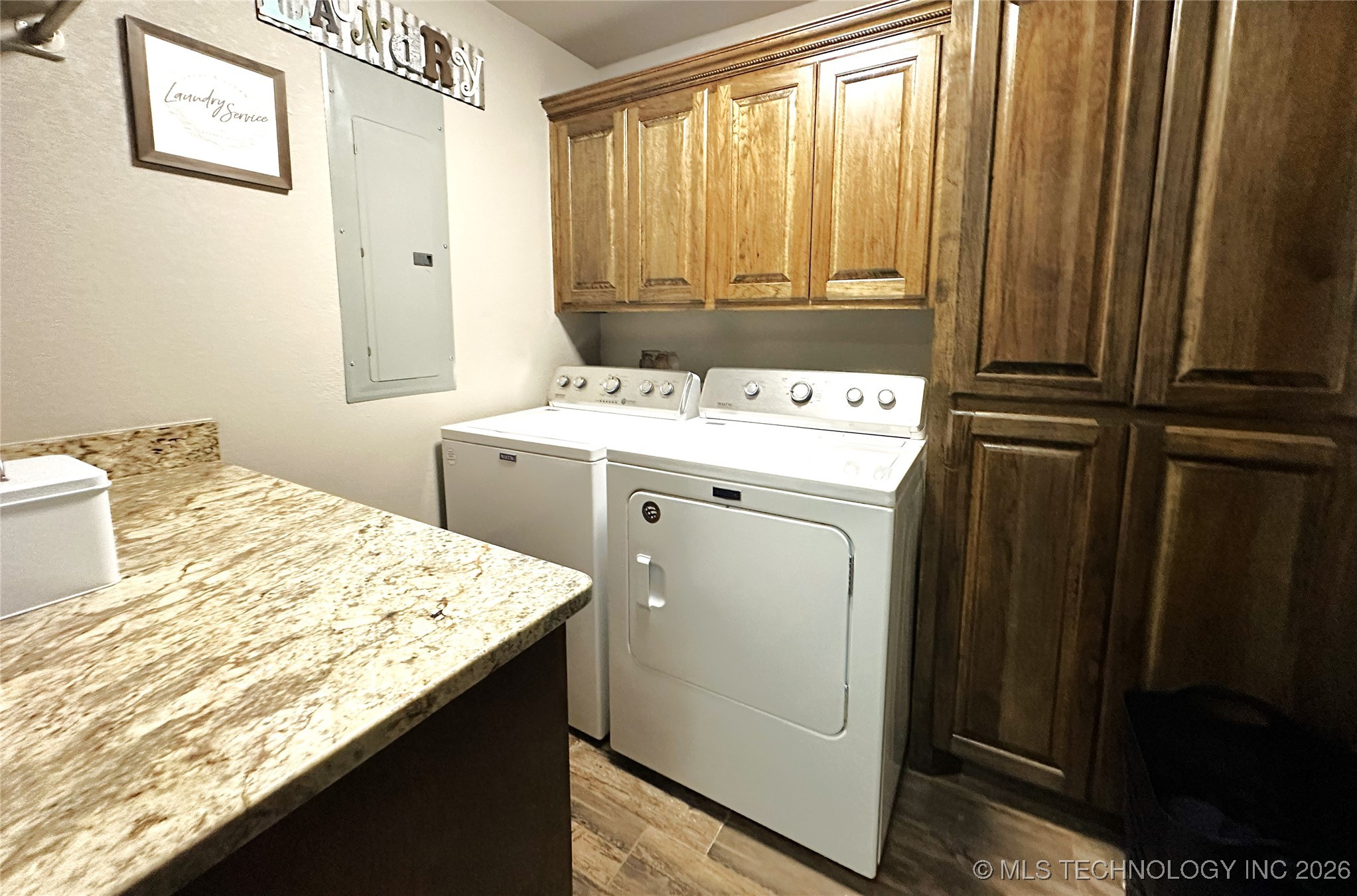 422985 E 1080 Property Photo 25