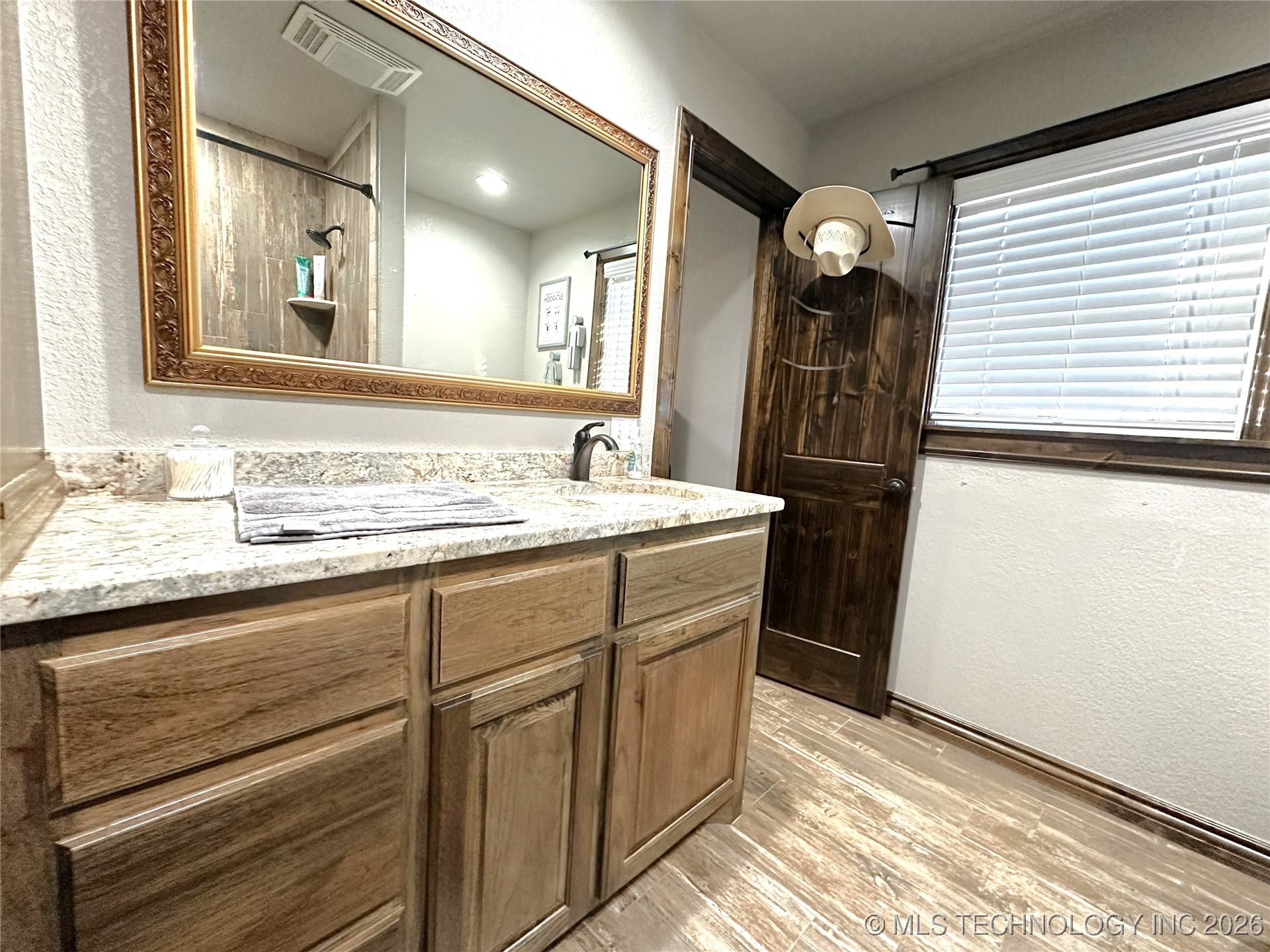 422985 E 1080 Property Photo 29