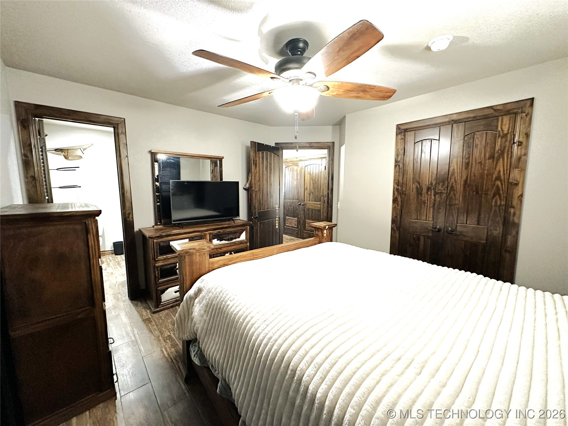 422985 E 1080 Property Photo 32