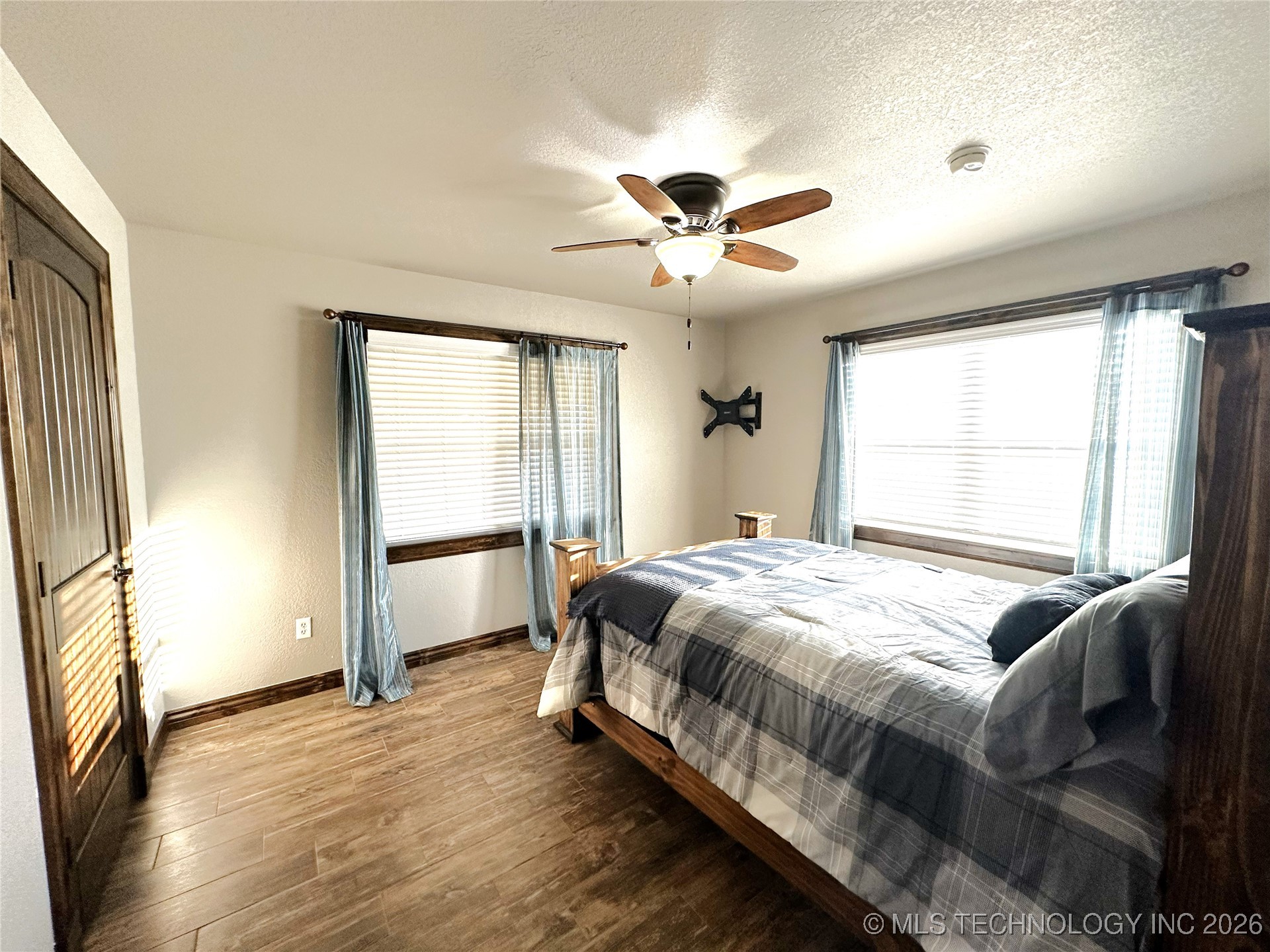 422985 E 1080 Property Photo 35