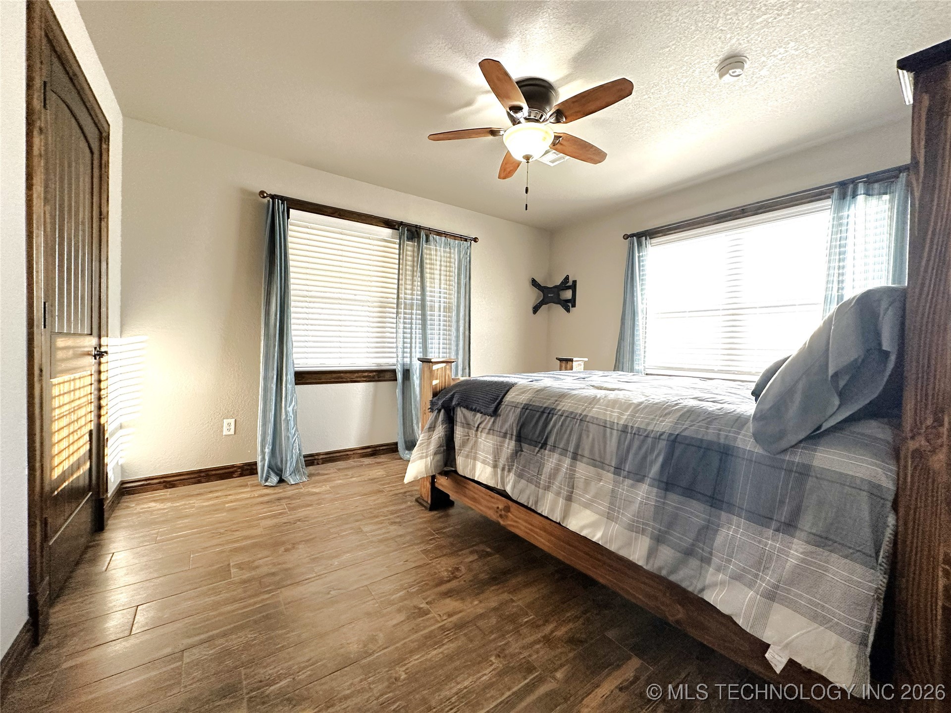 422985 E 1080 Property Photo 36