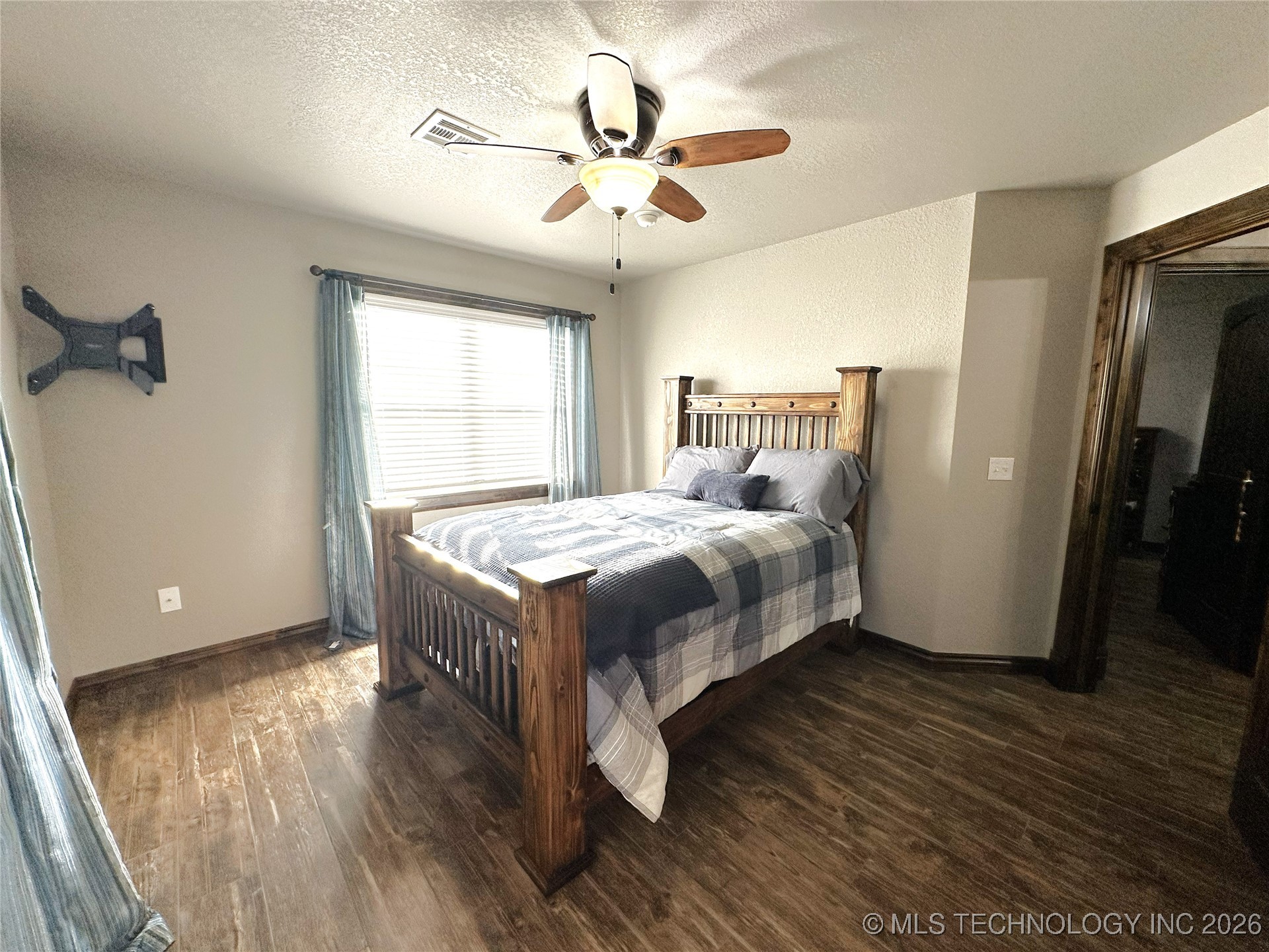 422985 E 1080 Property Photo 37