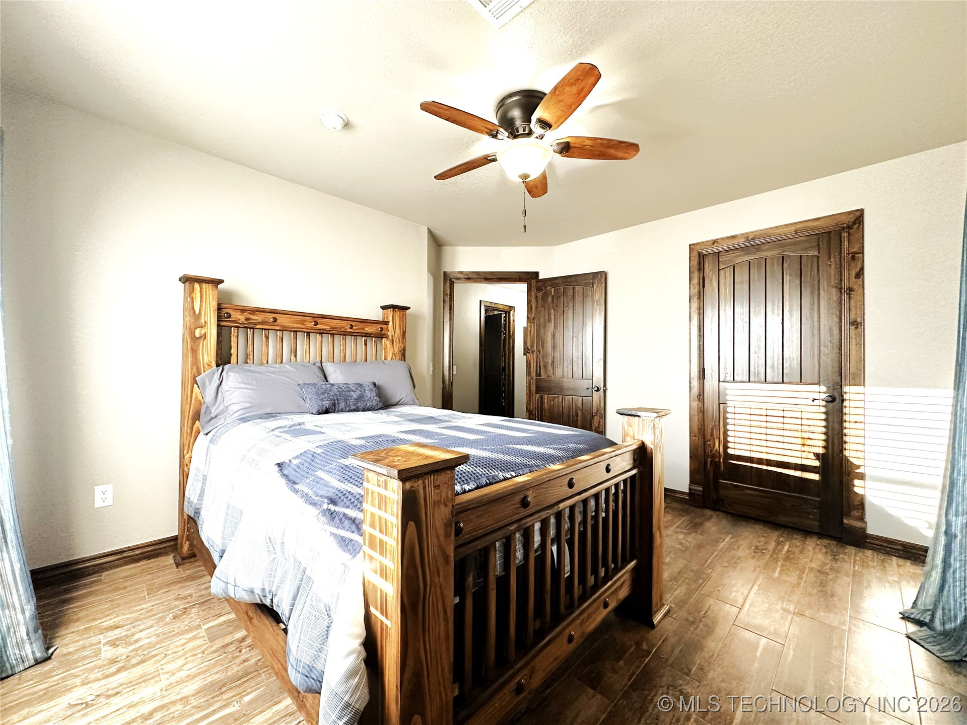 422985 E 1080 Property Photo 38