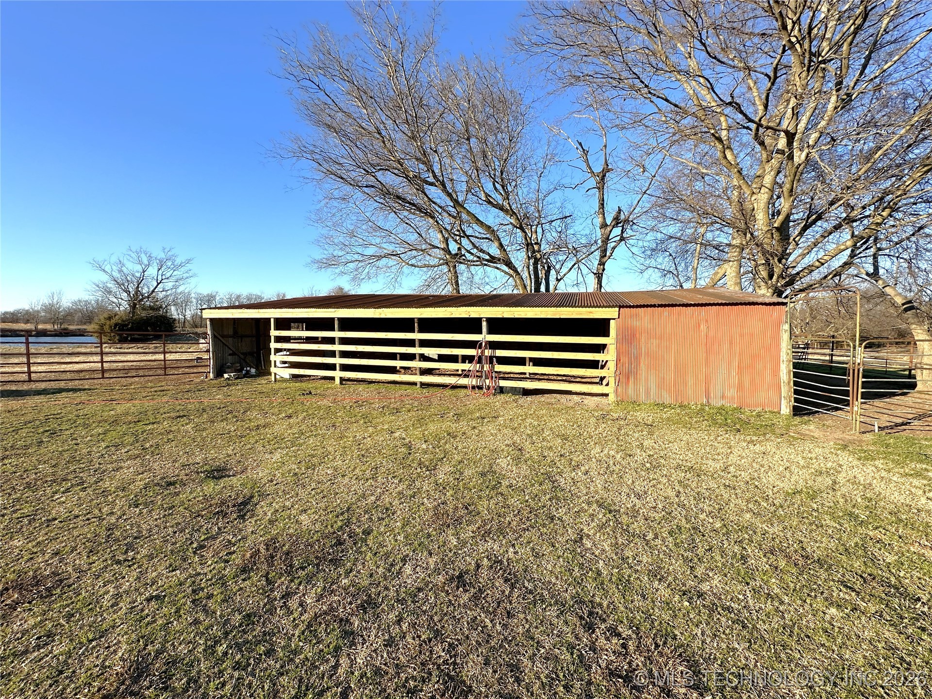 422985 E 1080 Property Photo 46