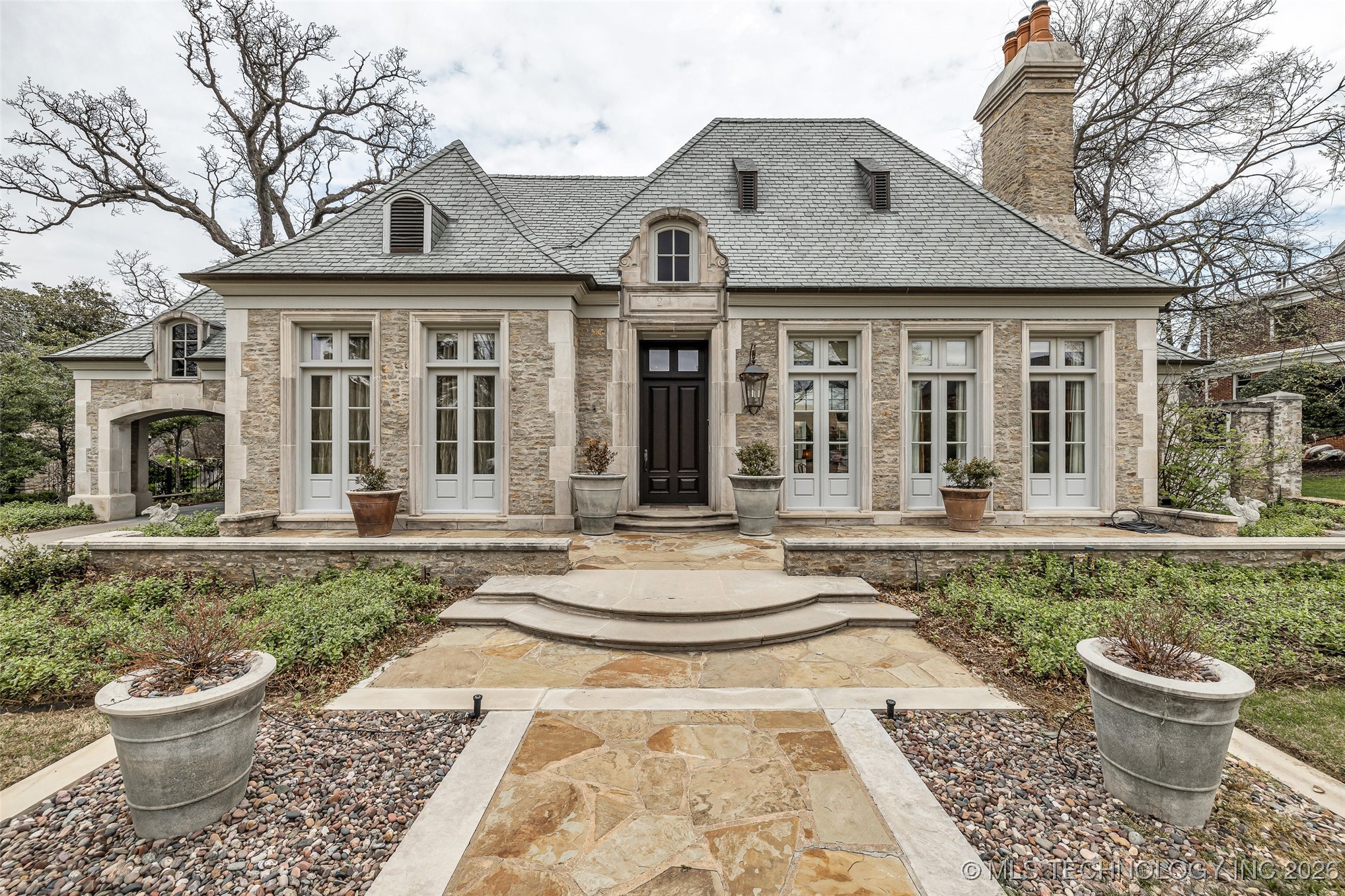 2119 E 30th Place Property Photo 2