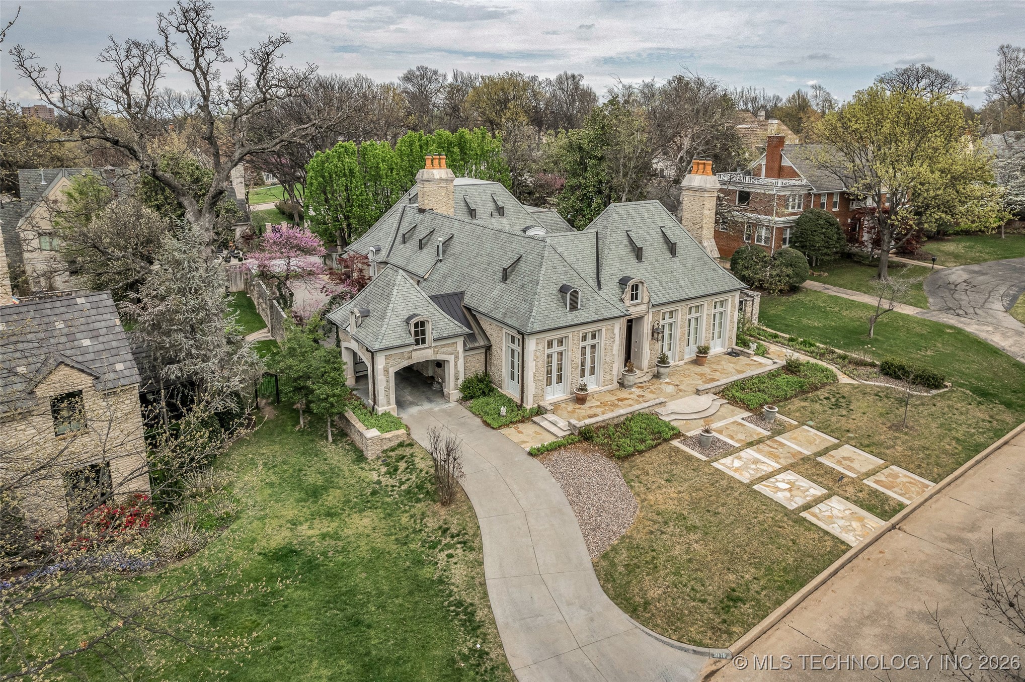 2119 E 30th Place Property Photo 3