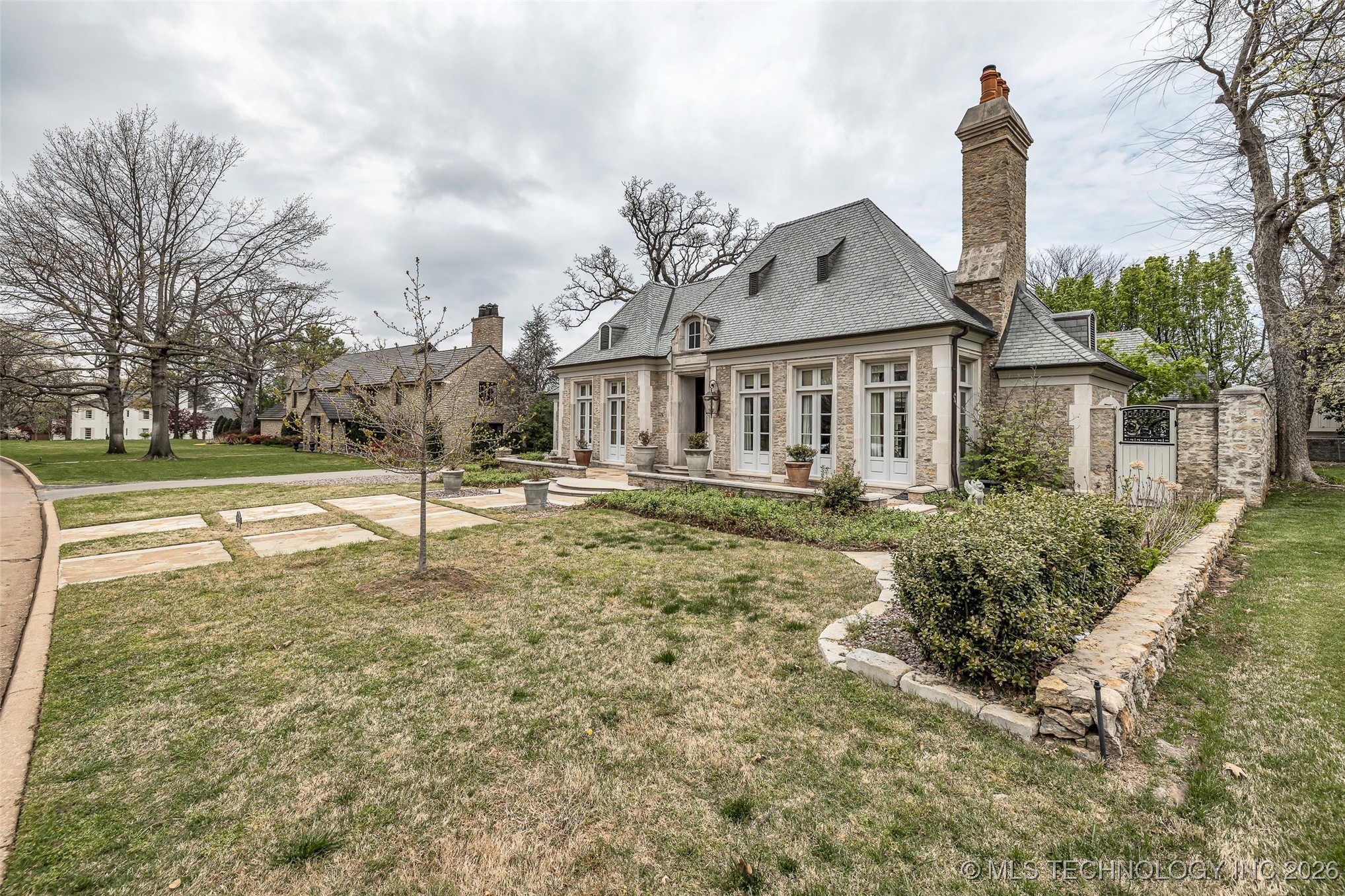 2119 E 30th Place Property Photo 4