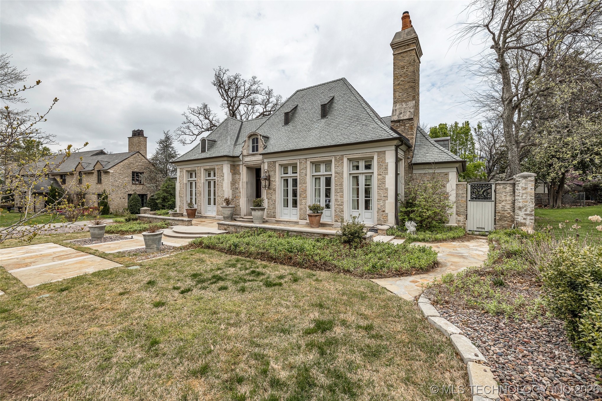 2119 E 30th Place Property Photo 5